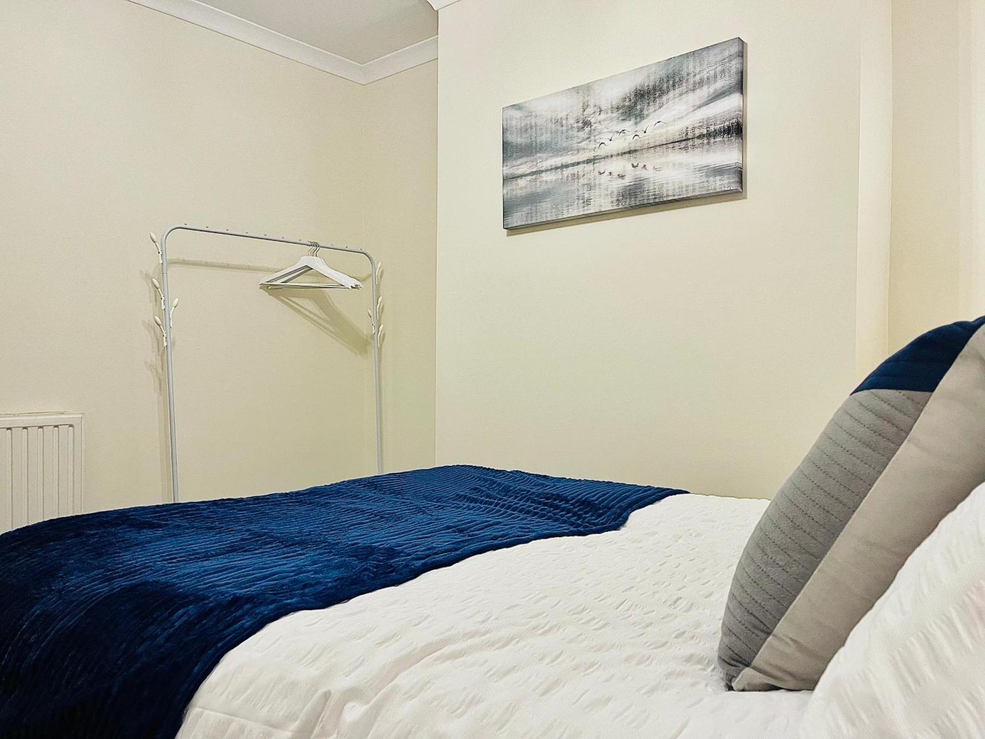 2 Bedroom Flat In * London