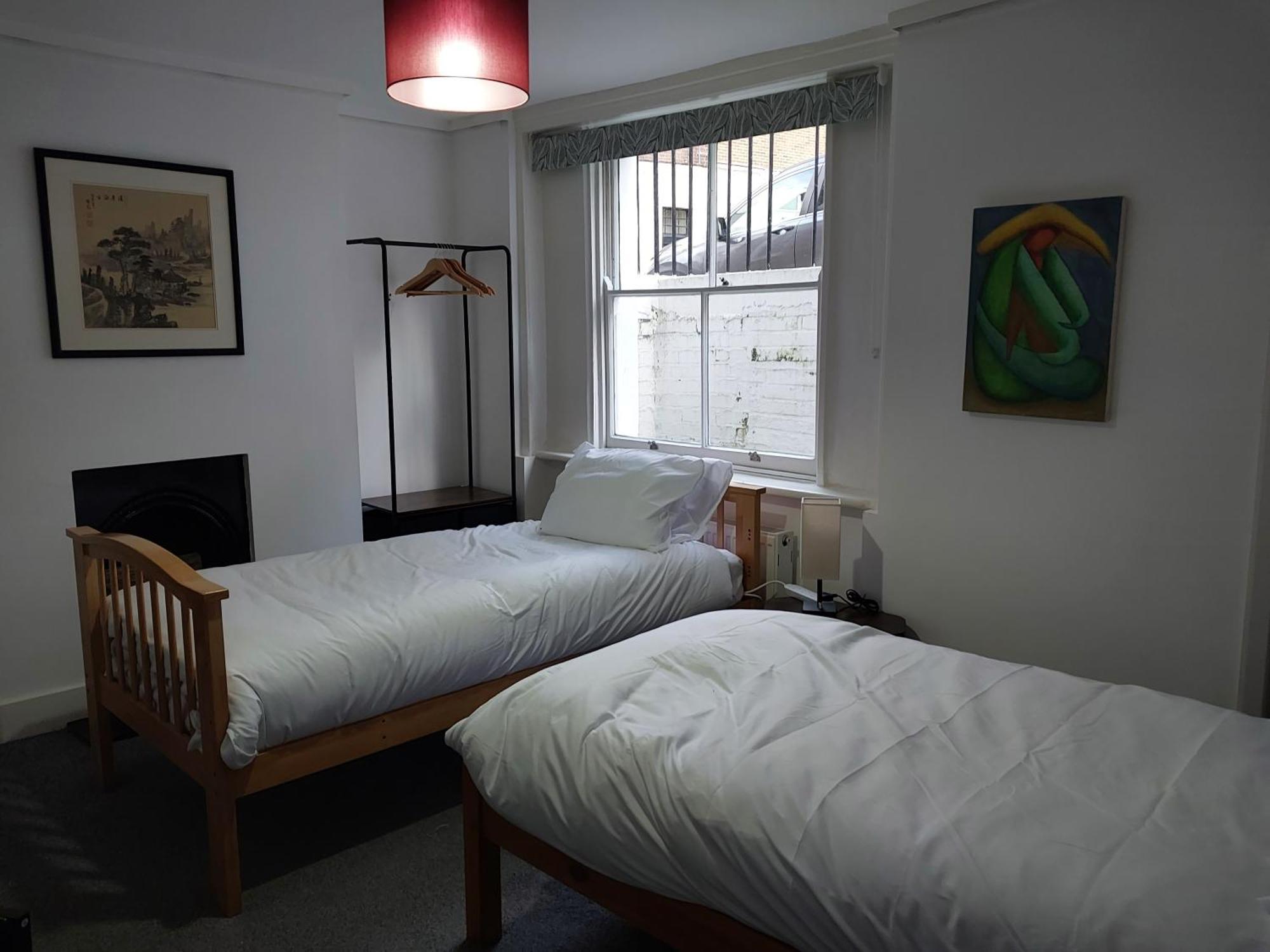 Large Serene Victorian Abode In * London