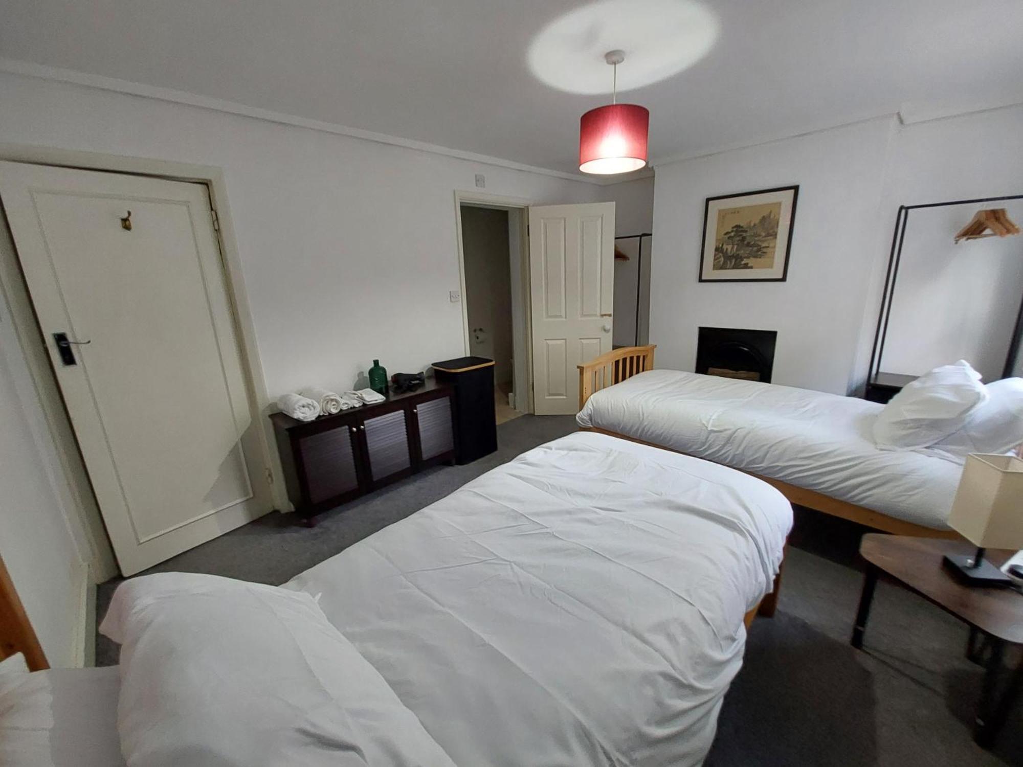 Large Serene Victorian Abode In Holiday home *