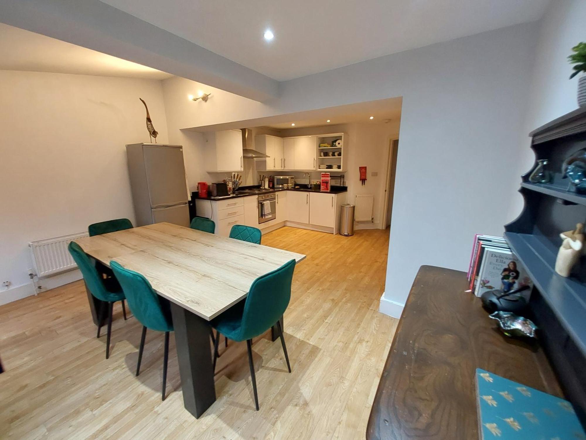 Large Serene Victorian Abode In * London