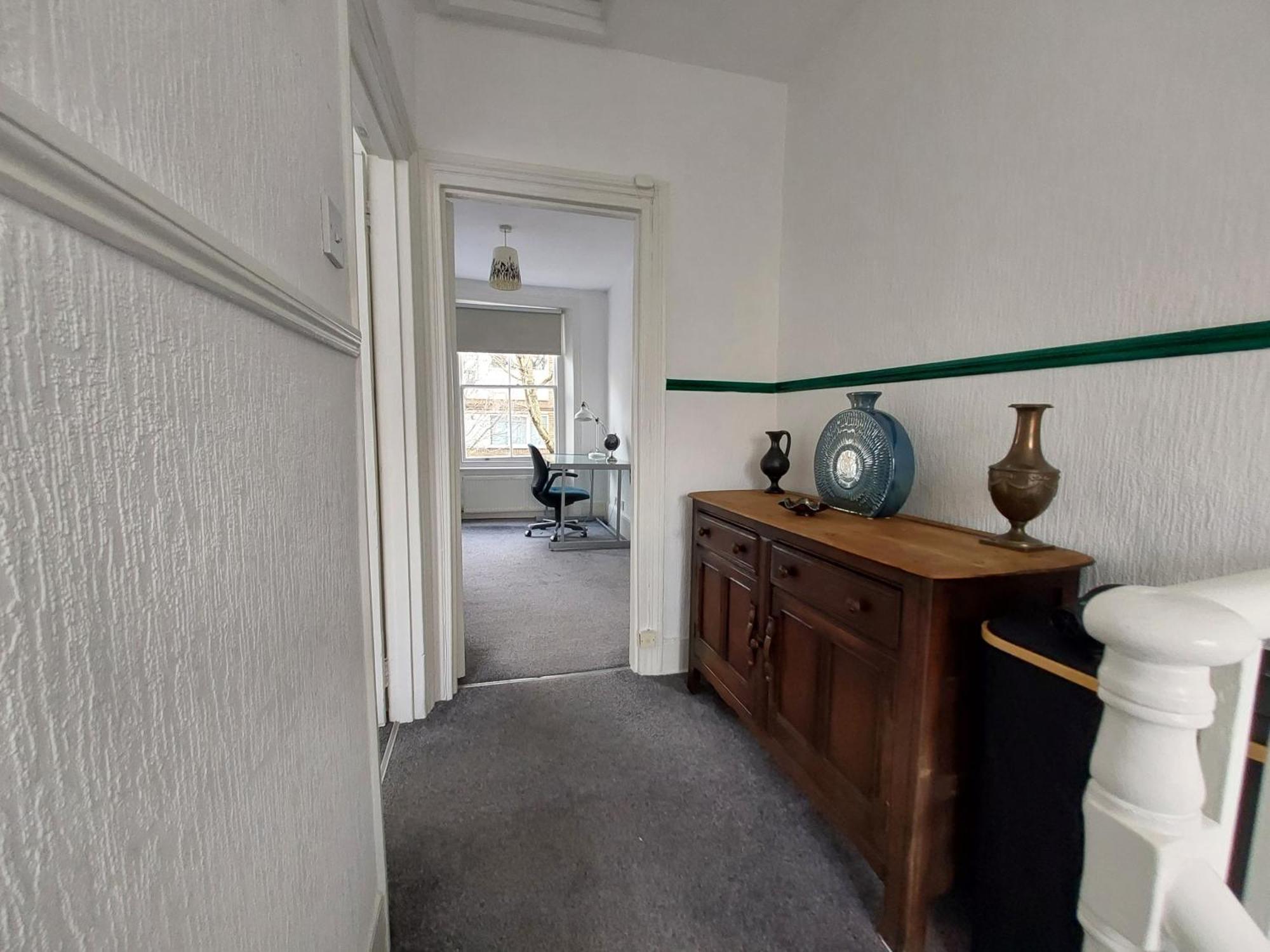 Large Serene Victorian Abode In Holiday home London