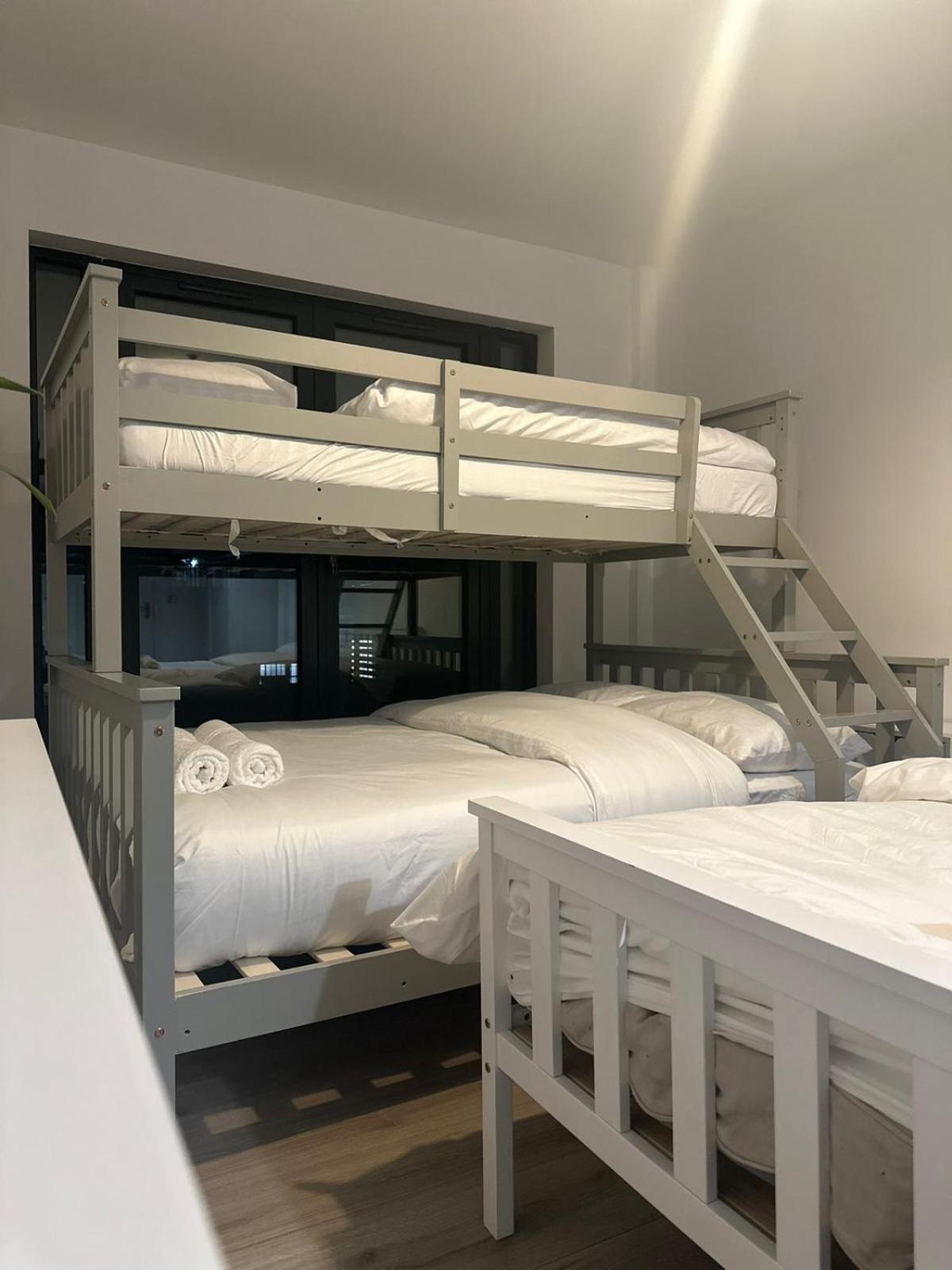 Apartment Three Bedroom In Heart Of Mr4
