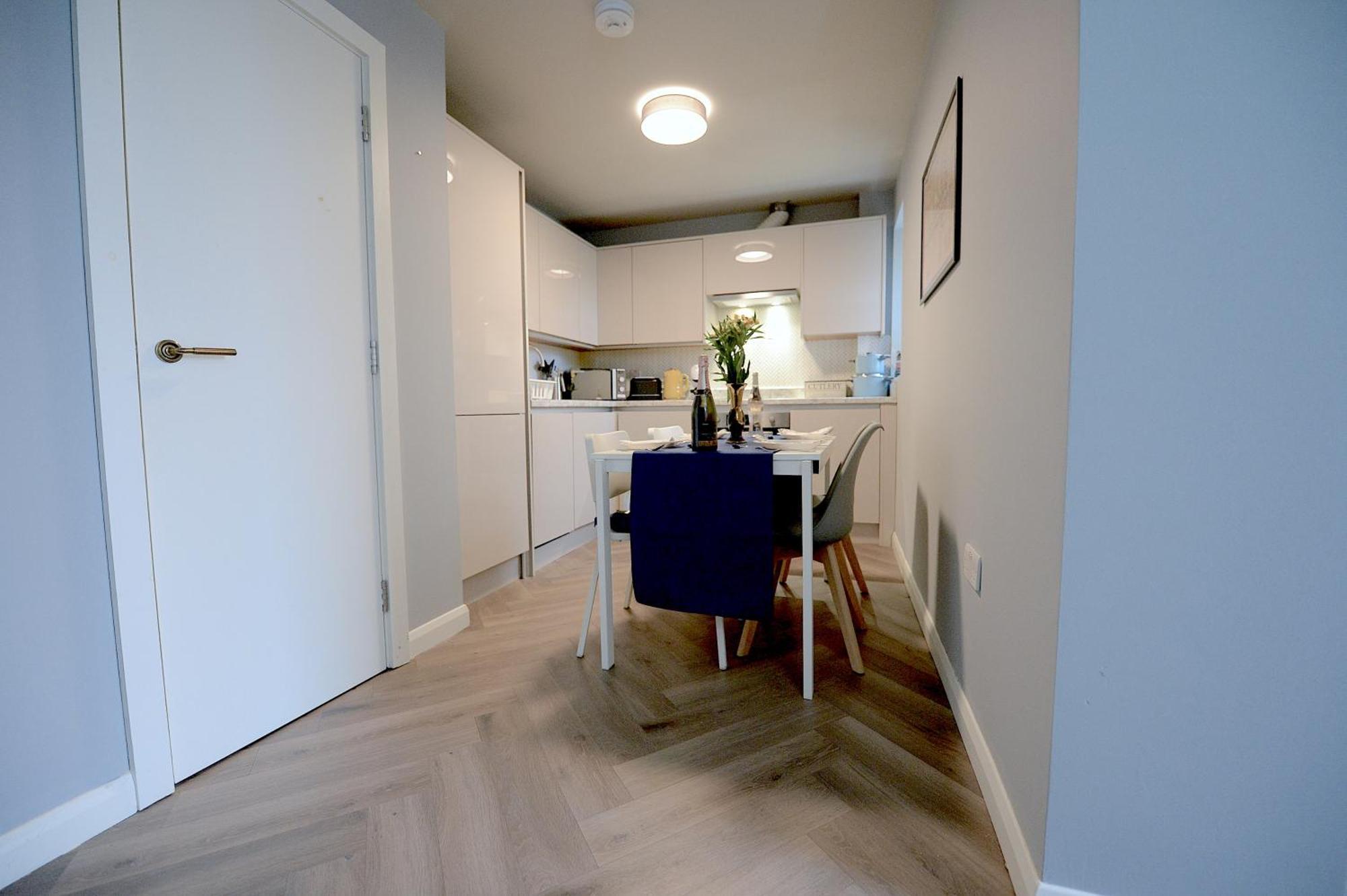 2 Bed Terraced Flat Piccadilly Line Appartement