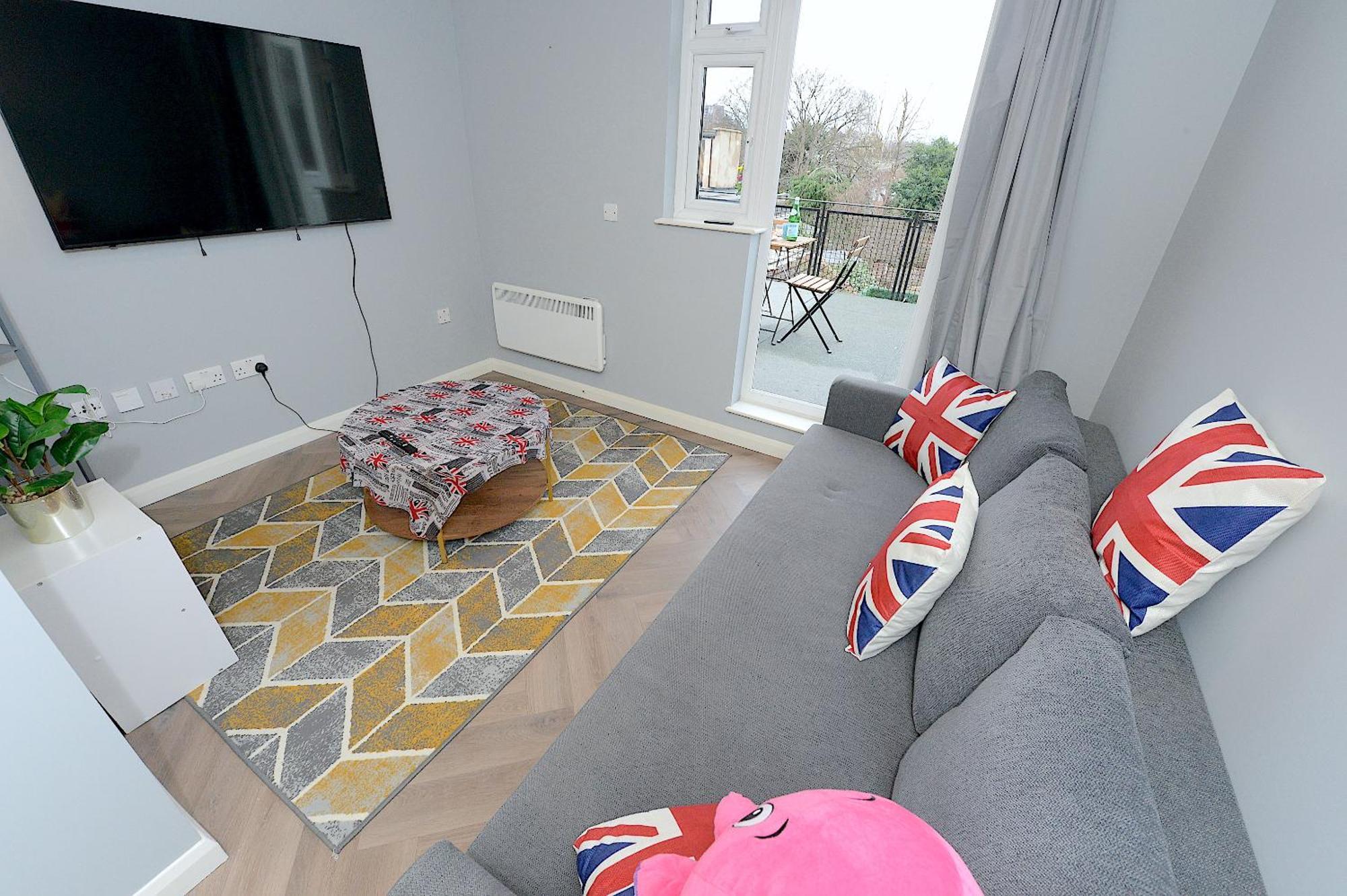 2 Bed Terraced Flat Piccadilly Line Appartement