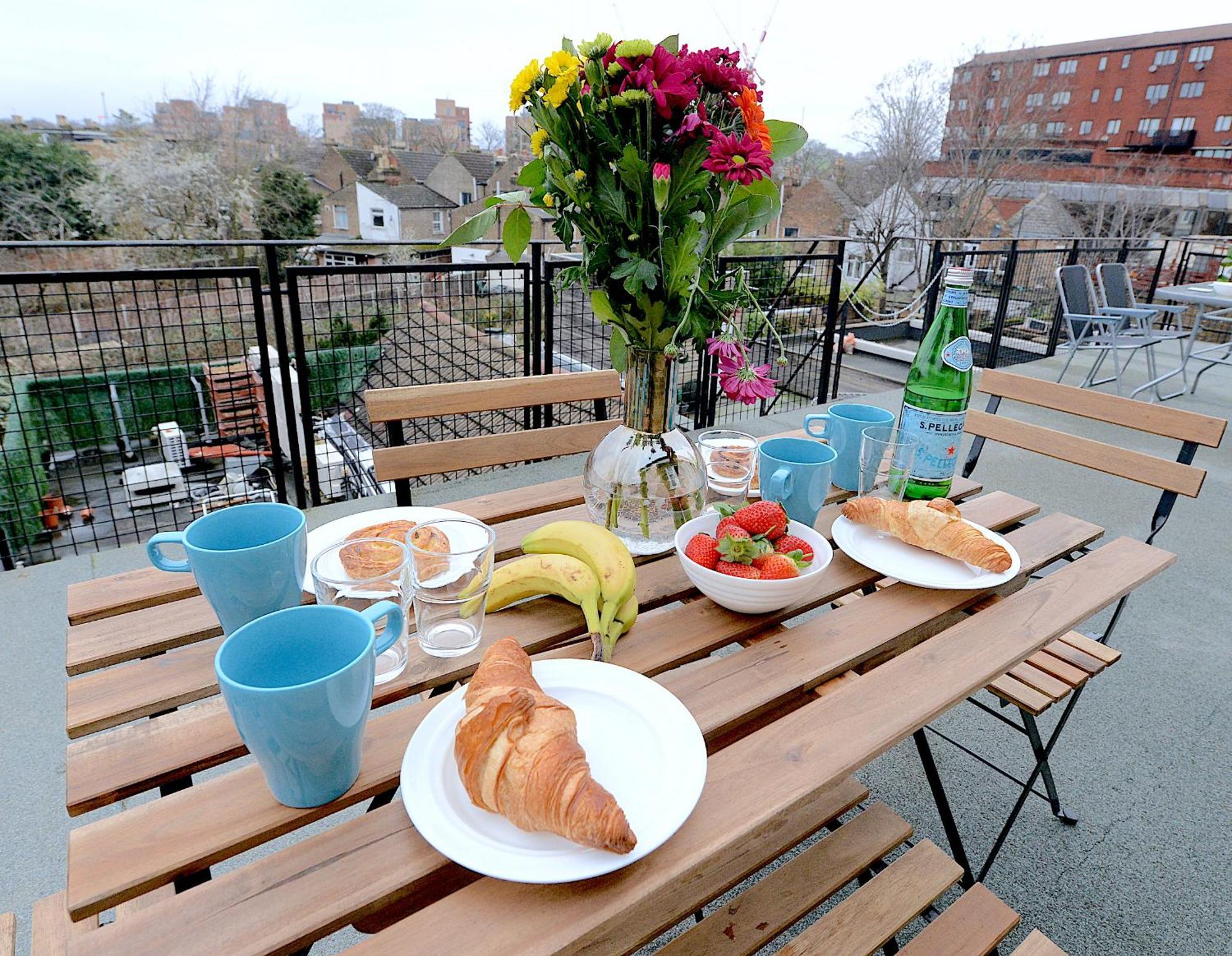 2 Bed Terraced Flat Piccadilly Line Appartement *