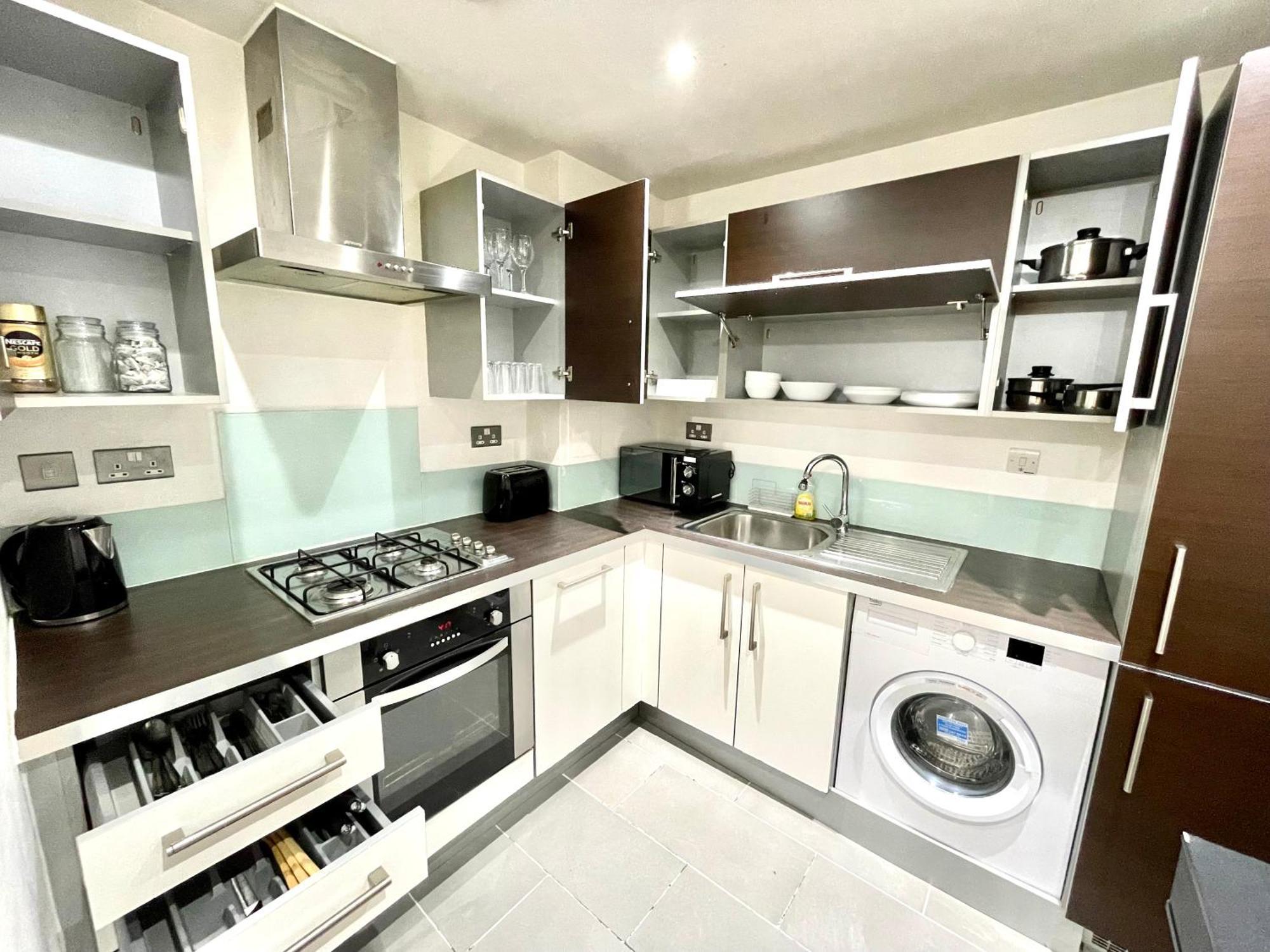 Contractors And Relocation Multiple London