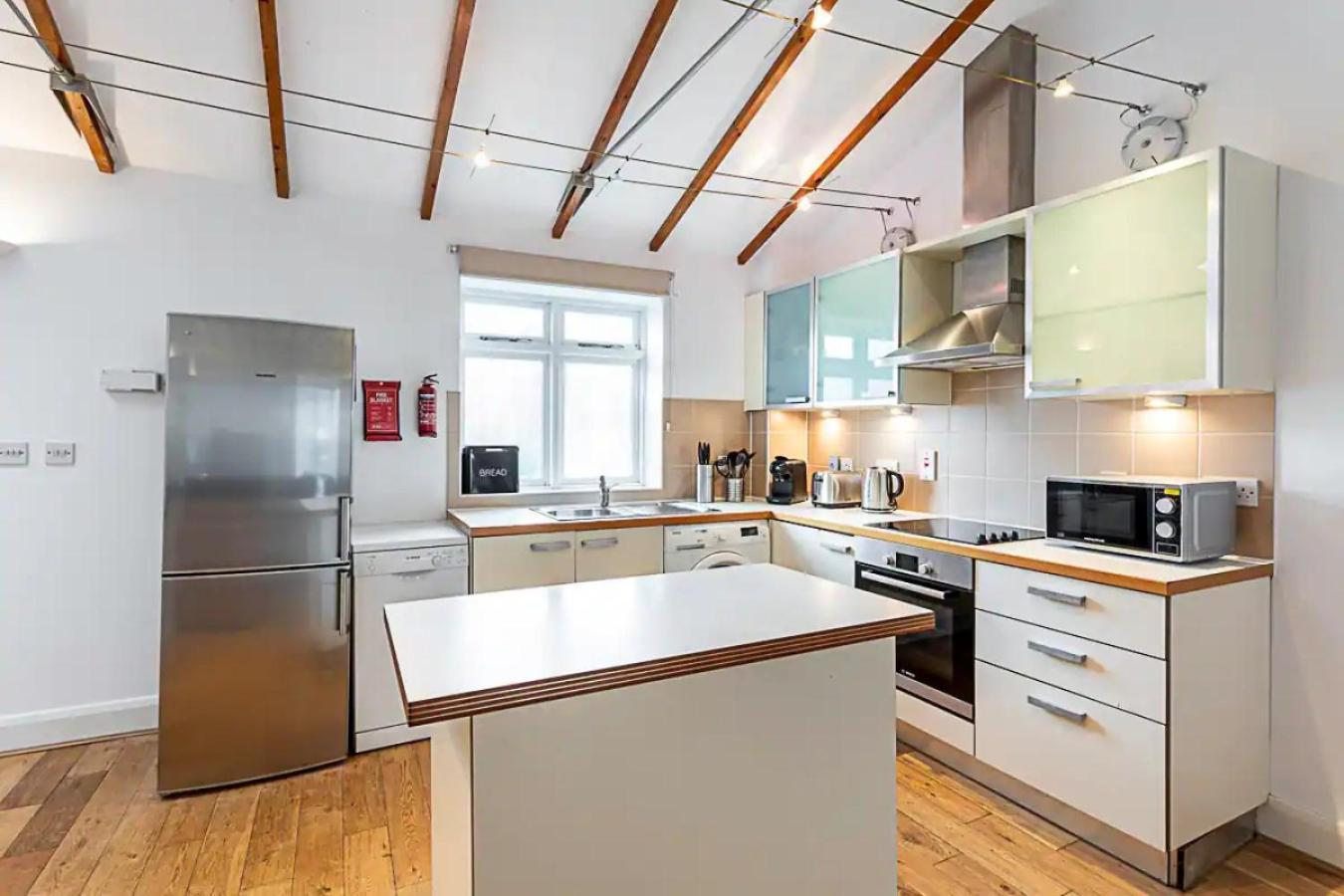 Light And Airy Upside Down House In Hackney Feriehus London