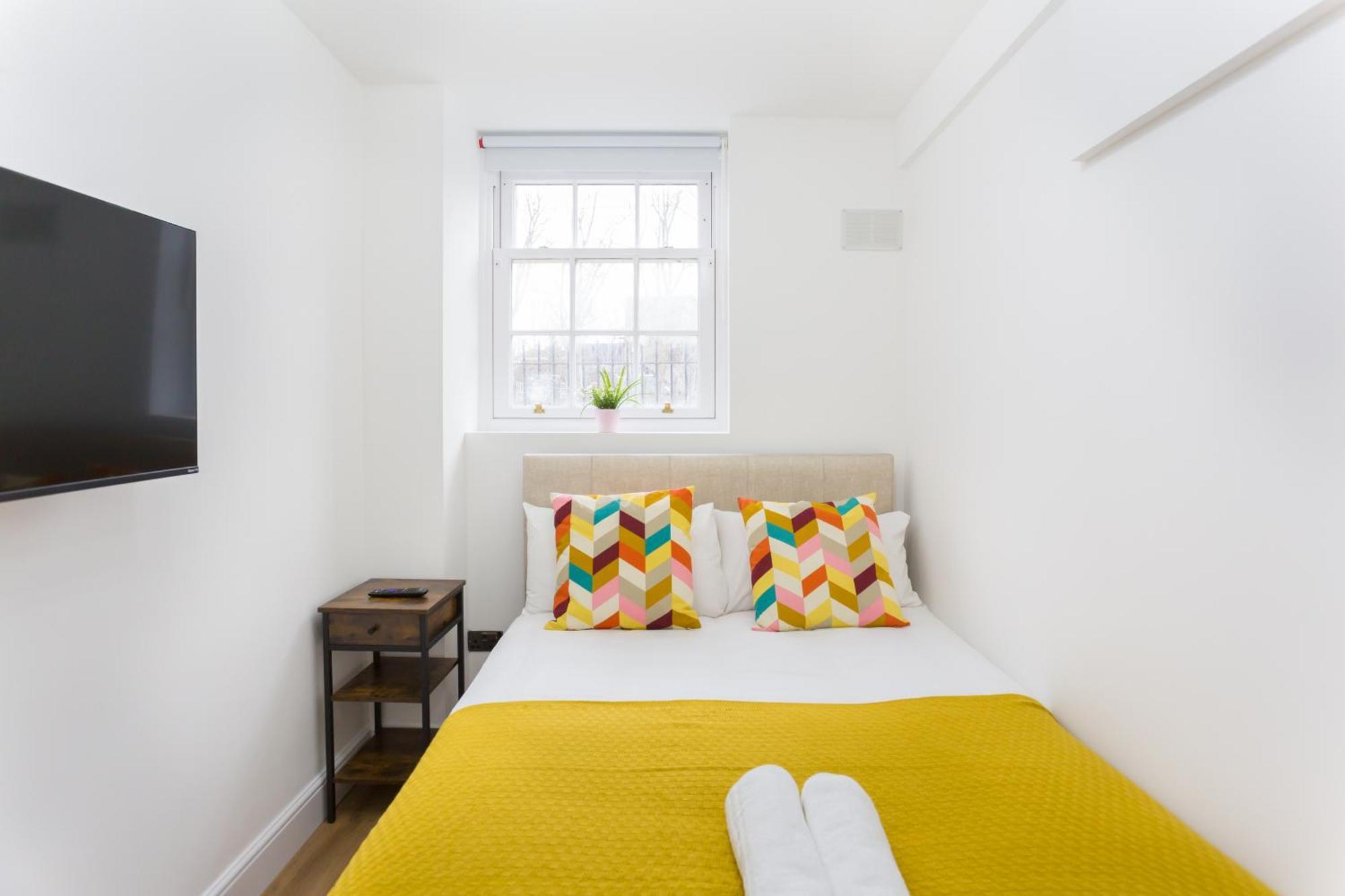 Centre One Bedroom Next To Station, Newly Renovated Leilighet *