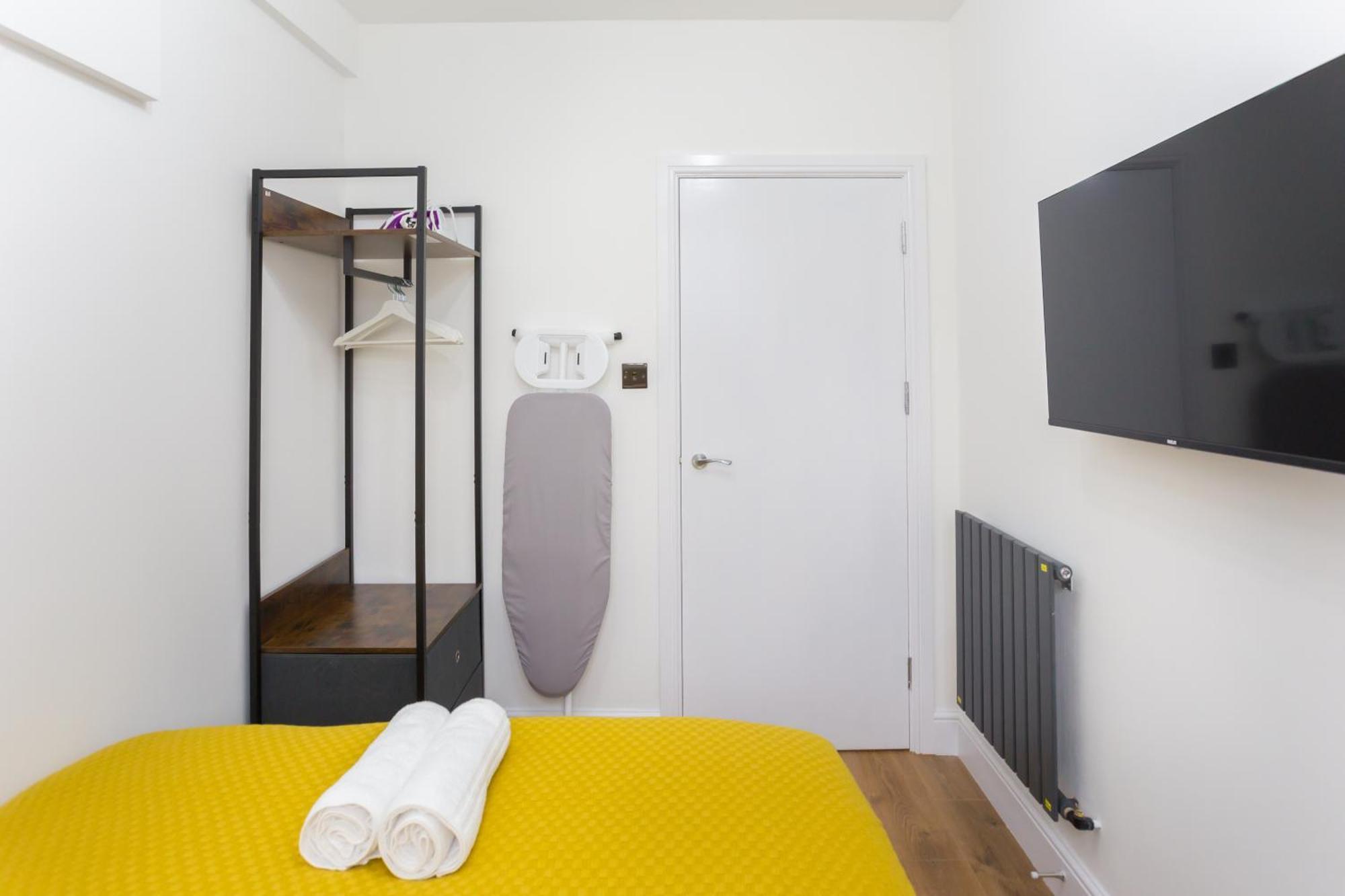 Leilighet Centre One Bedroom Next To Station, Newly Renovated