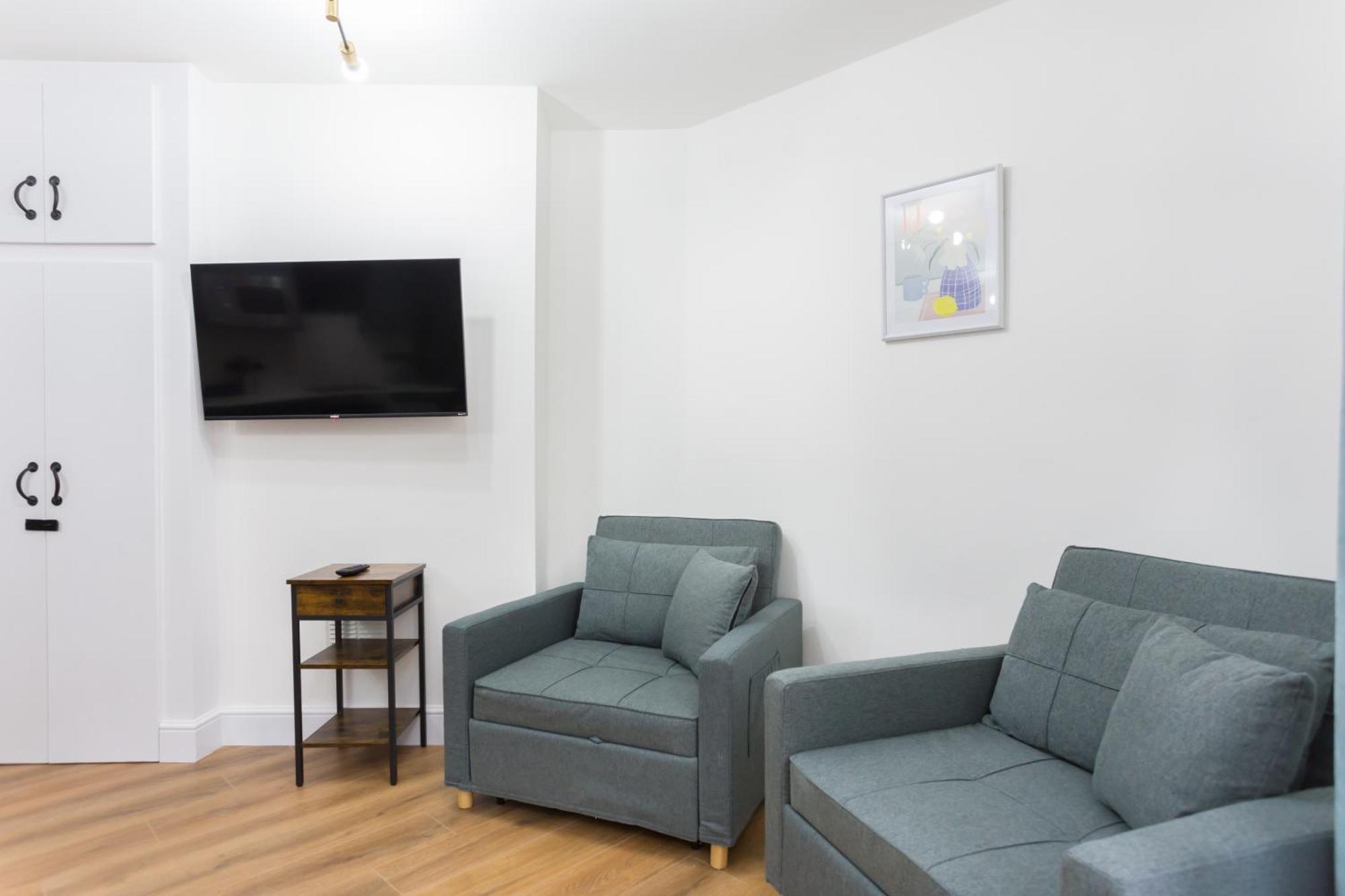 Leilighet Centre One Bedroom Next To Station, Newly Renovated