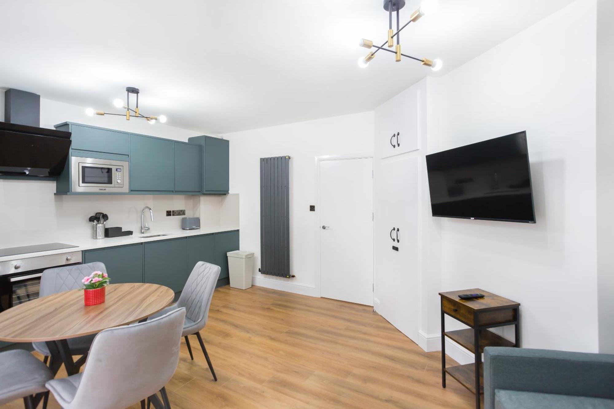 Leilighet Centre One Bedroom Next To Station, Newly Renovated