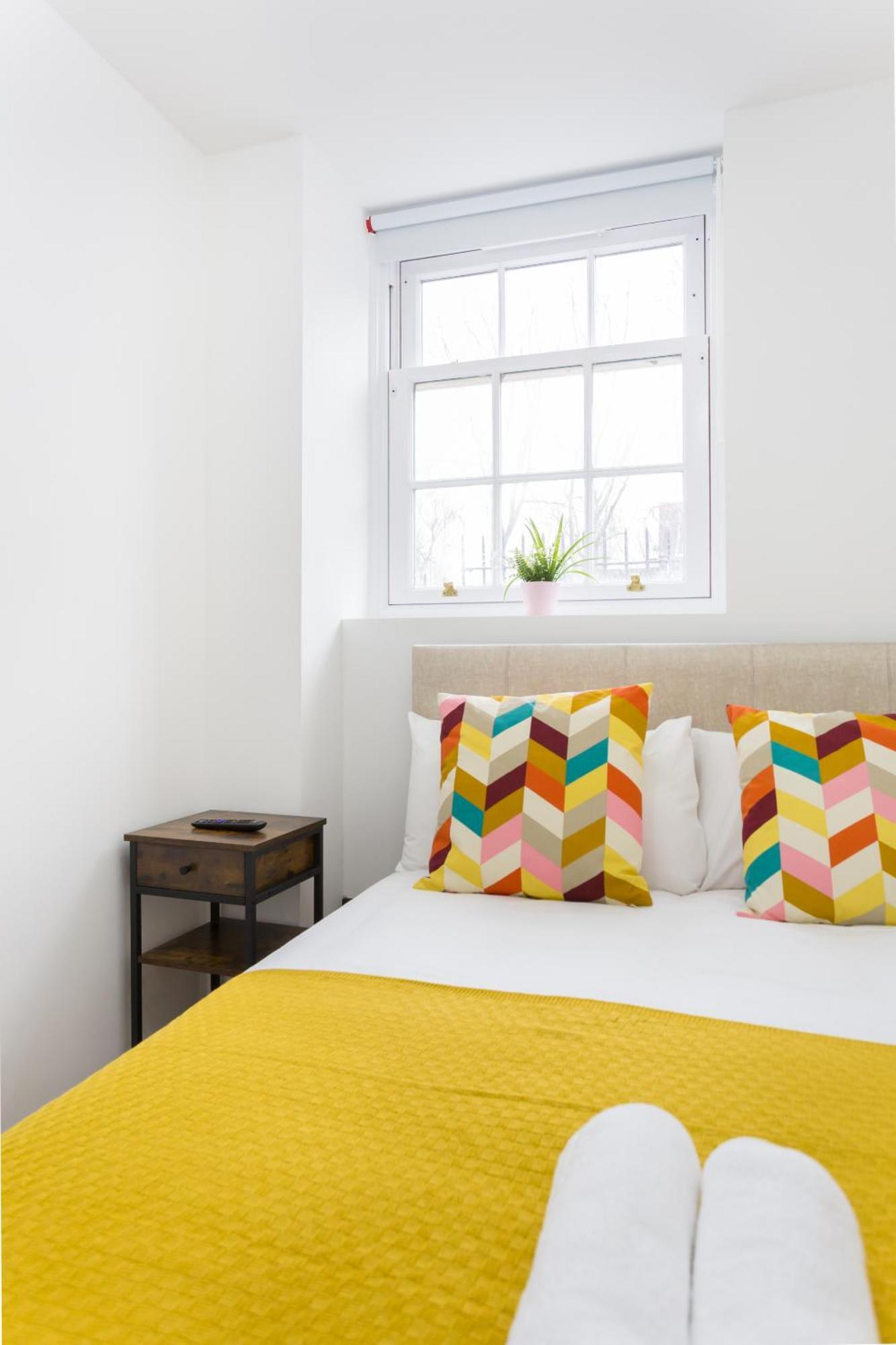 Centre One Bedroom Next To Station, Newly Renovated Leilighet