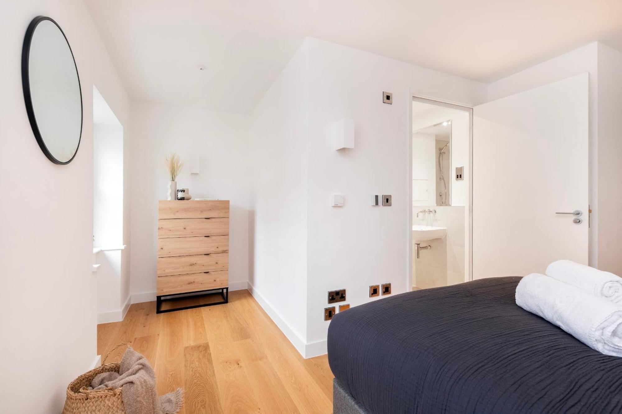 Fitzrovia & Soho - 2br With Balcony - Cityapartmentstay London