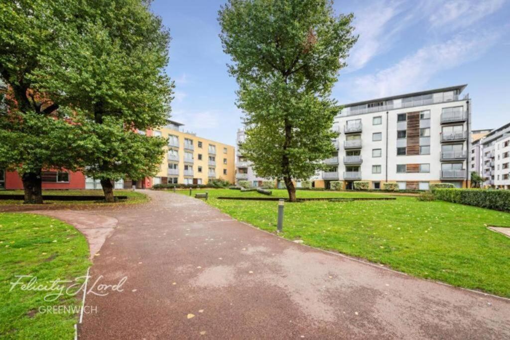 2bed 2bath -pool, Balcony, Gym Lift * Londres