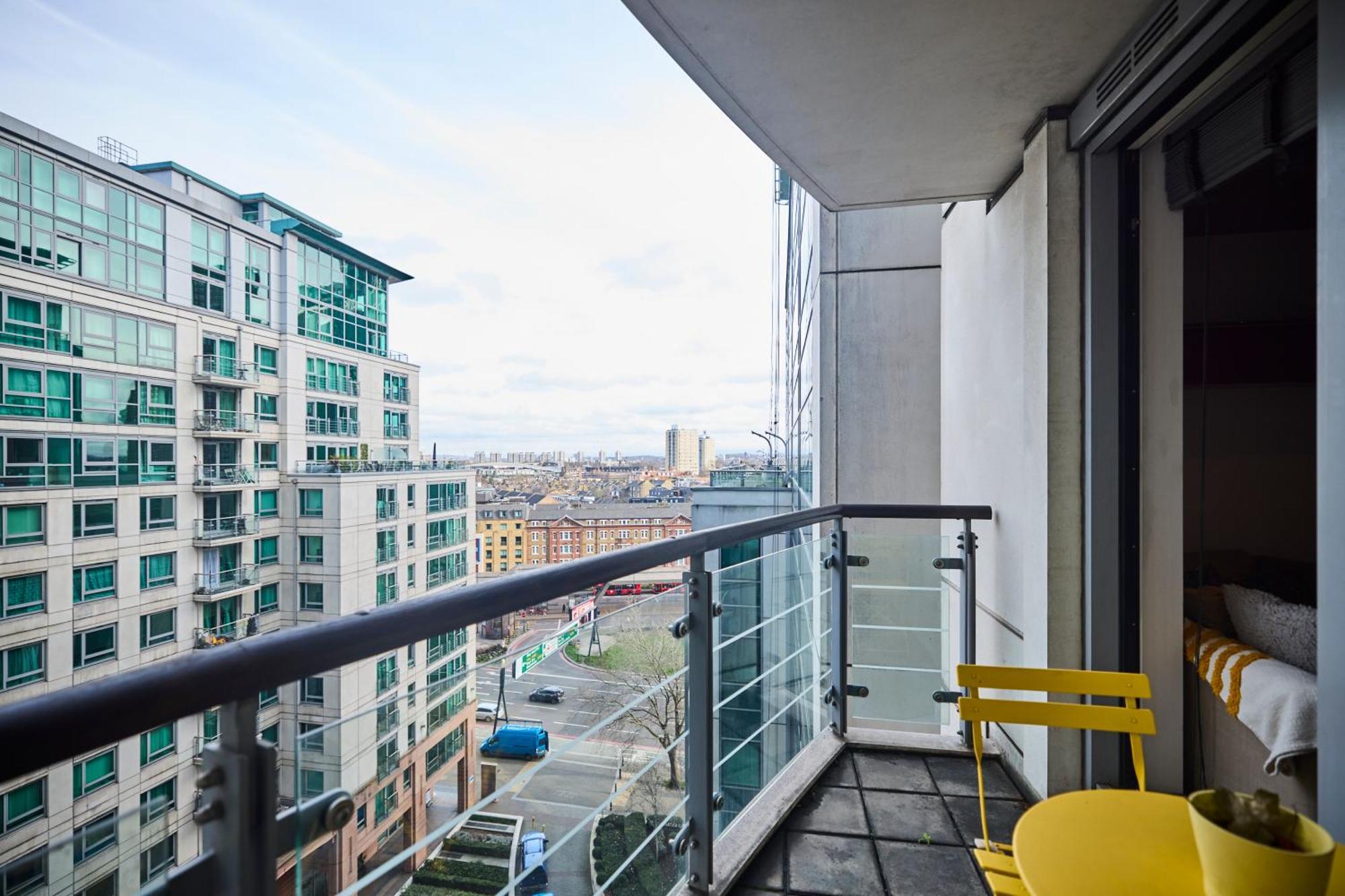 The Vauxhall Hideout - Comfy 2bdr Flat With Balcony * Londen