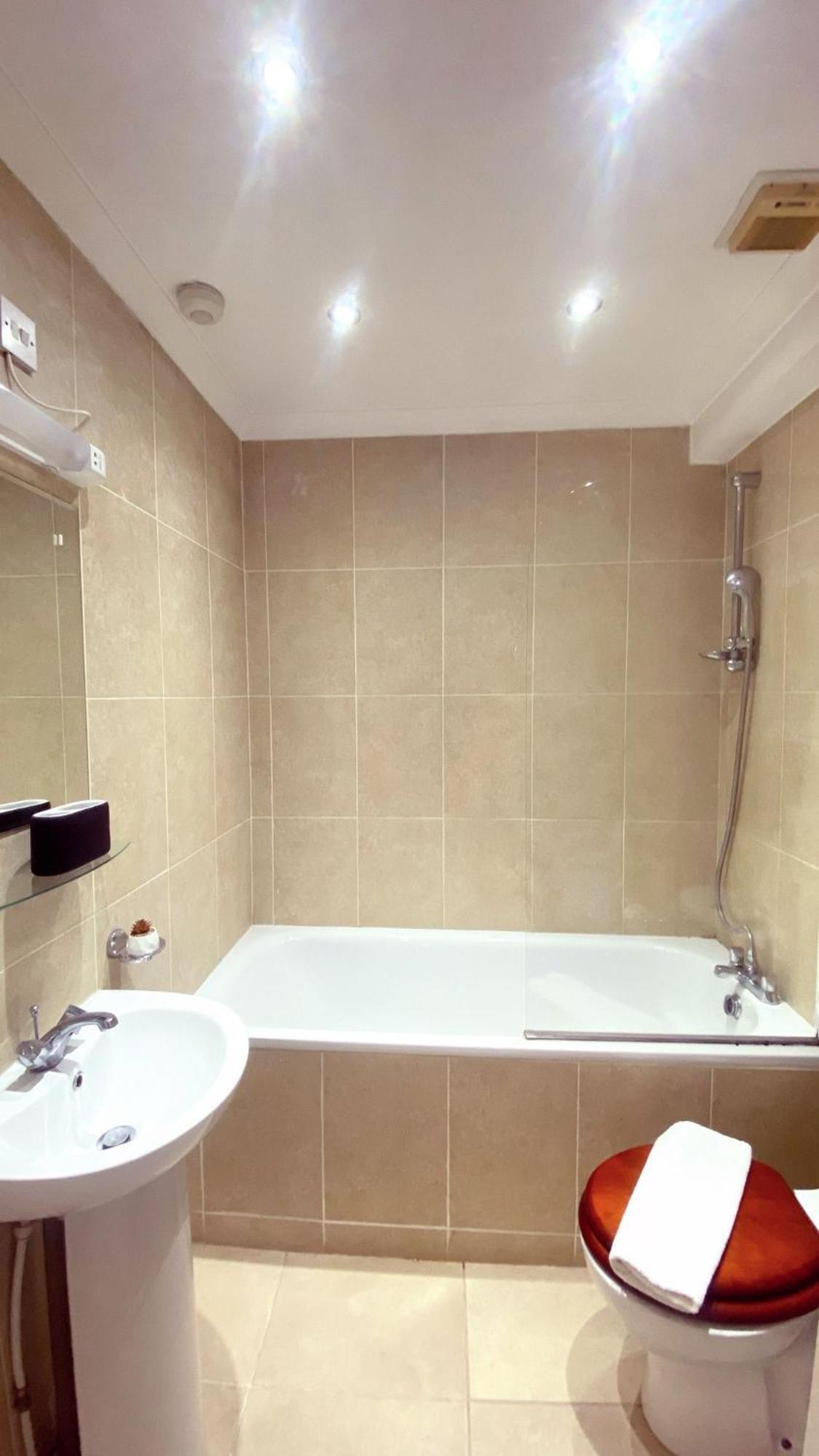 Uk Chaps Retreat: 2 Bedroom - 2bathroom * Londen