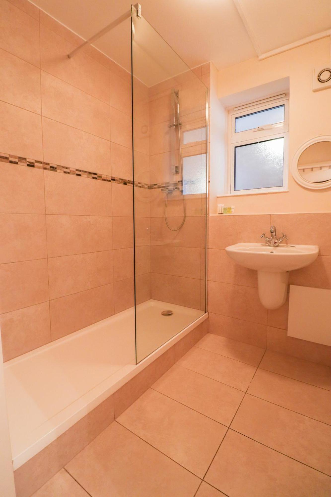 Apartment Gorgeous 2-bedroom London