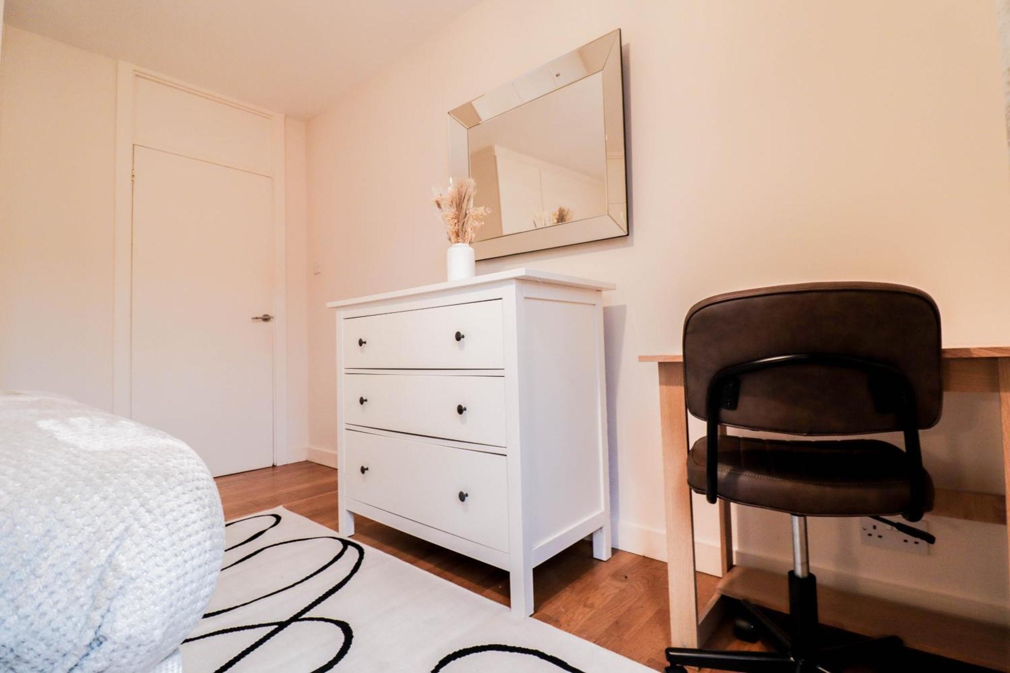 Gorgeous 2-bedroom *