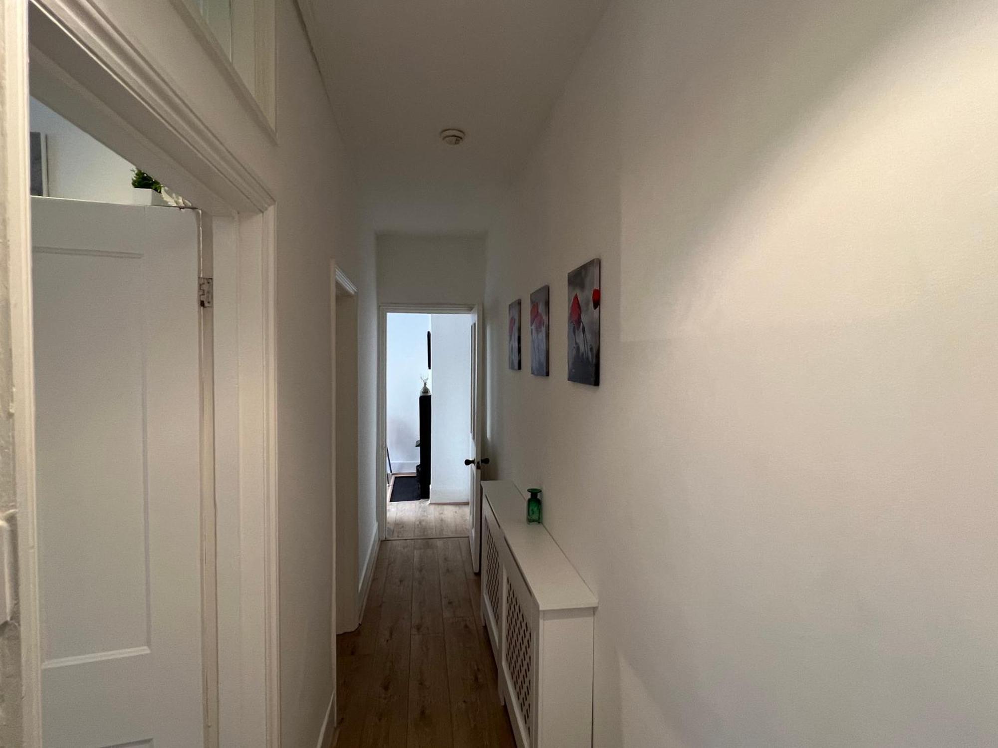 2 Bedroom Flat 10 Min Walk To Tube * Londen