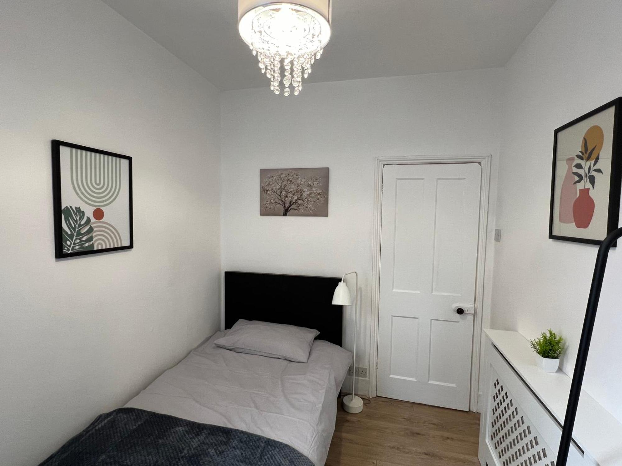 2 Bedroom Flat 10 Min Walk To Tube Appartement Londen
