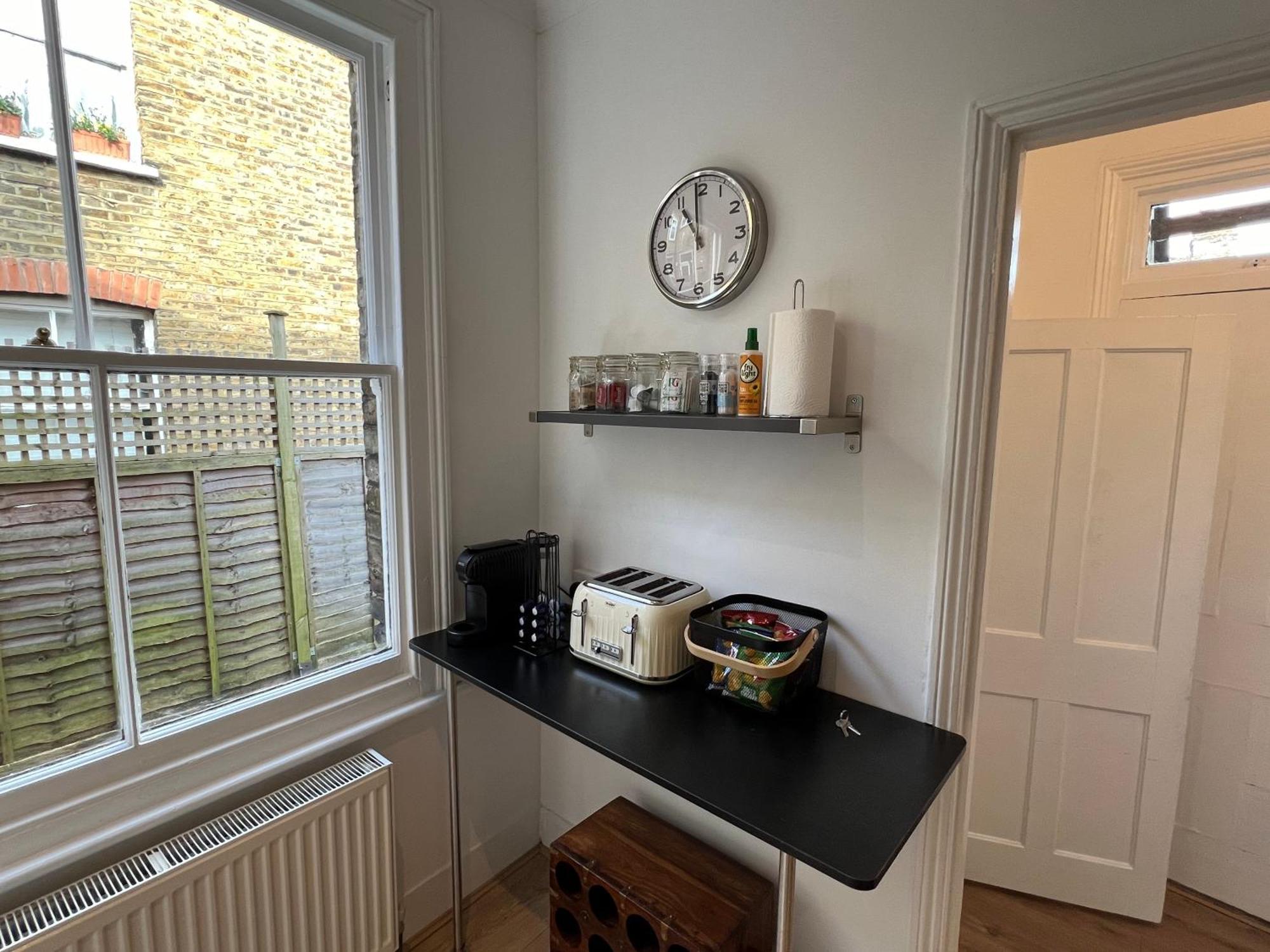 2 Bedroom Flat 10 Min Walk To Tube Londen