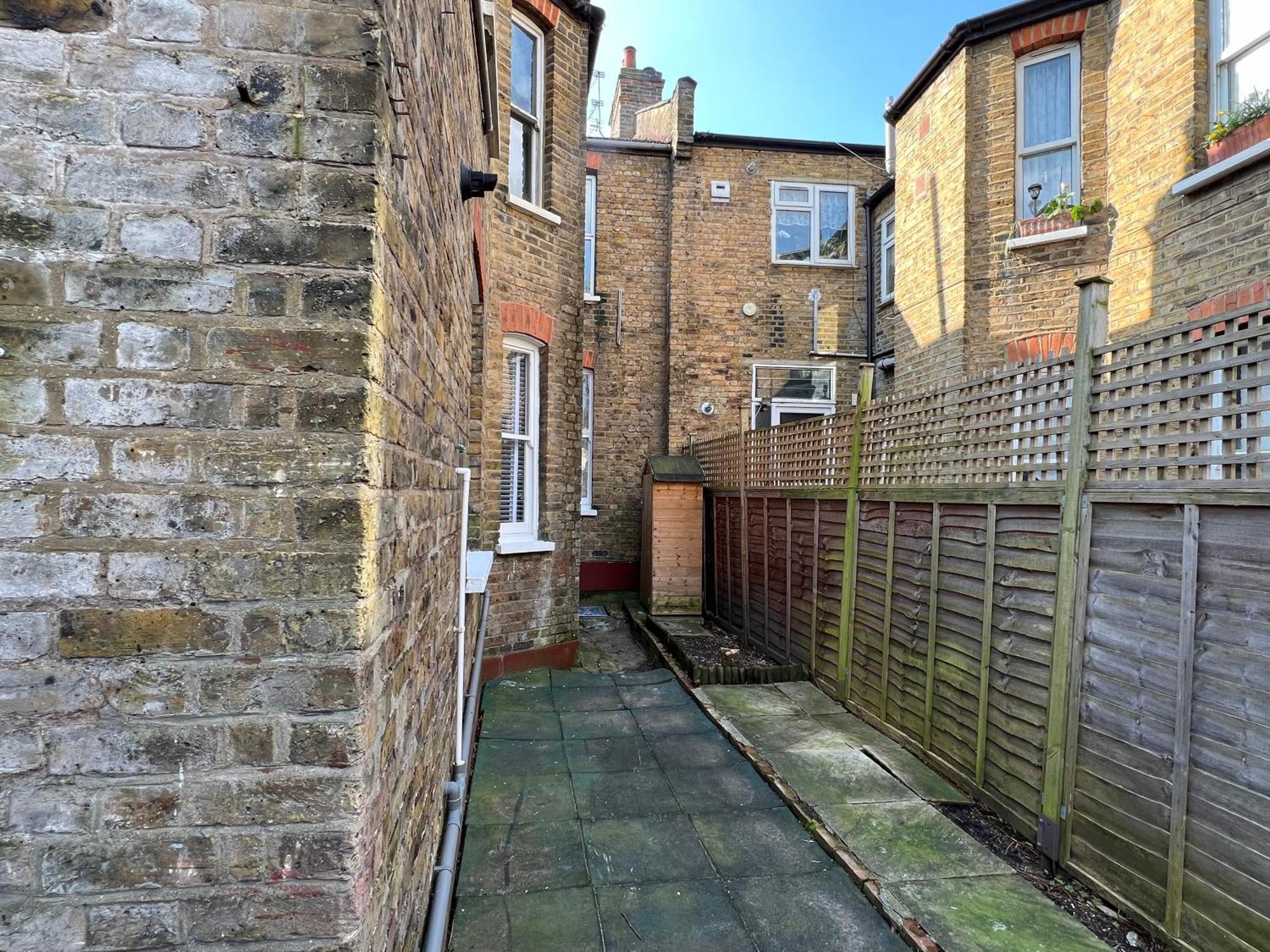 2 Bedroom Flat 10 Min Walk To Tube Londen