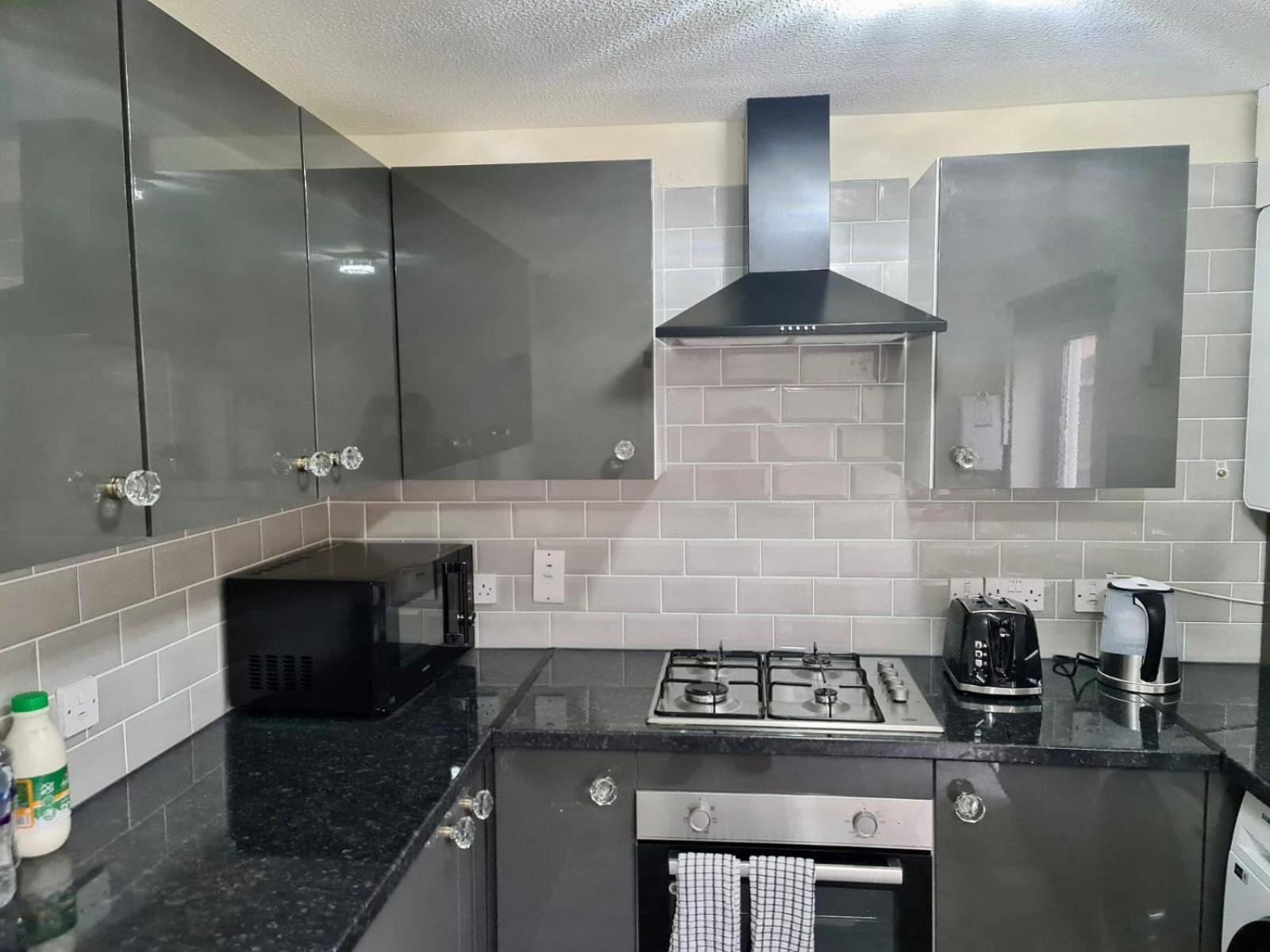 - Sleeps 4 - Parking - Garden - Petfriendly Ferienhaus *
