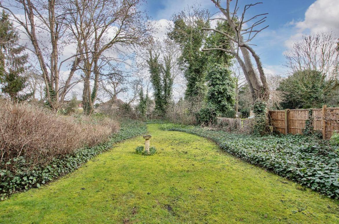 Chic 2-bed Apartment, Free Wi-fi And Parking Apartment London