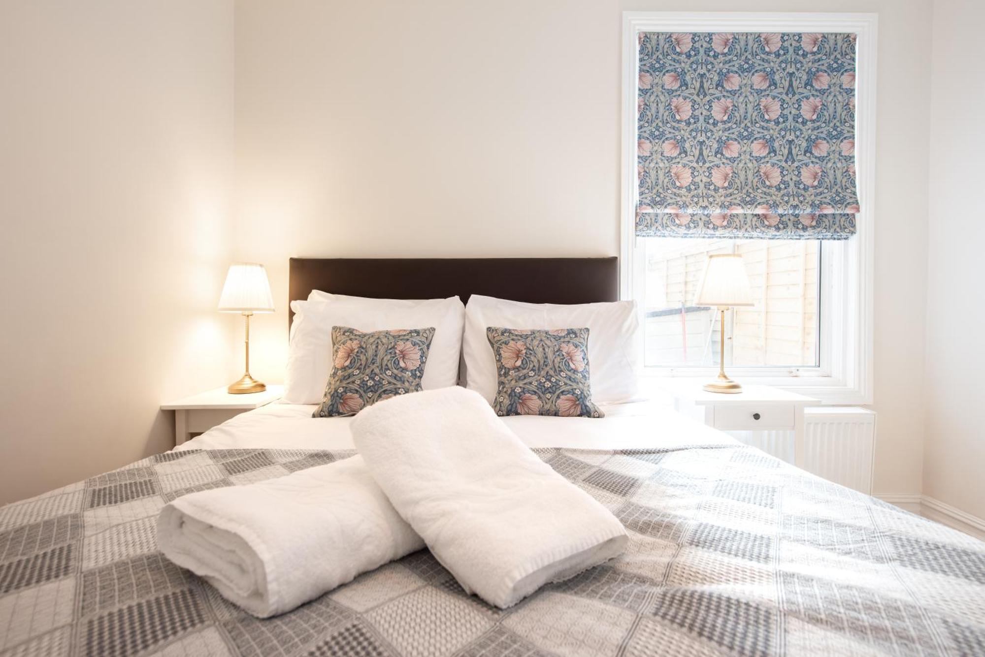 Victorian 2br Apartment, King Beds, Fast Wifi, Near Shops, Cafes & Transport, E17 Leilighet *