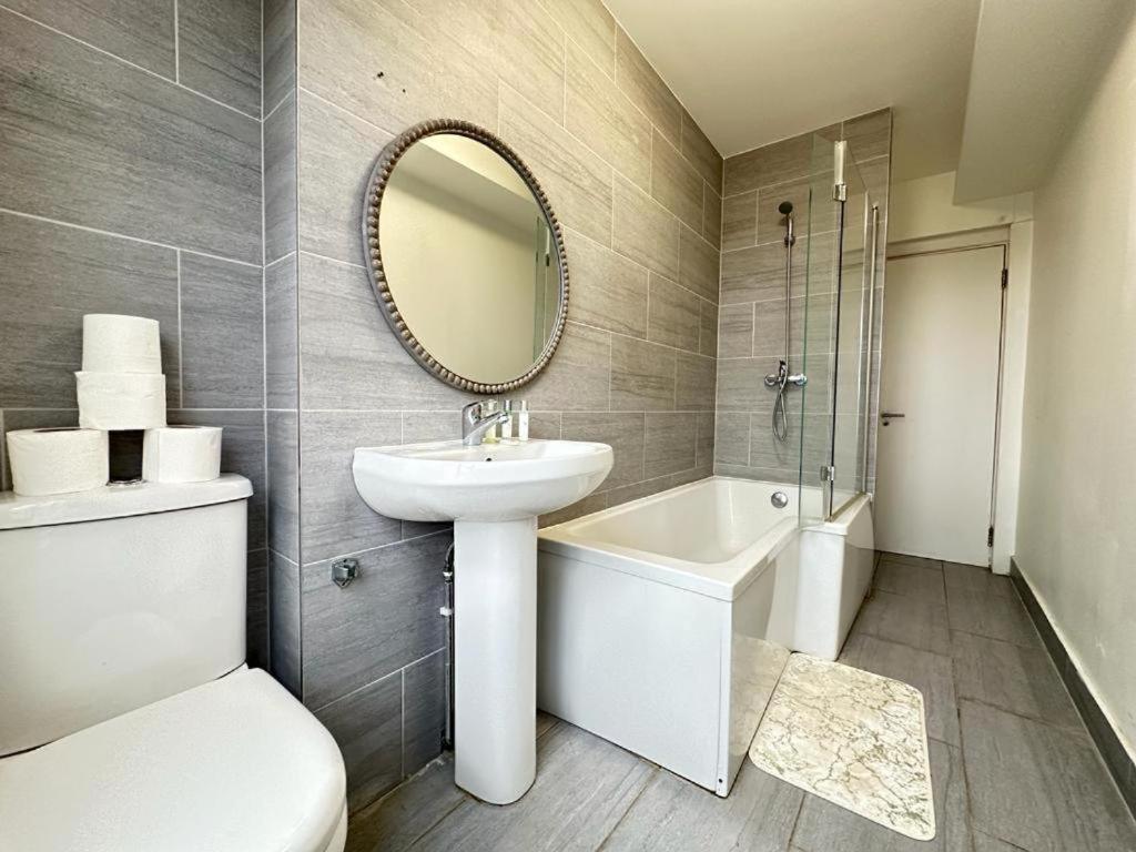 Park Lane Two Bedroom * London