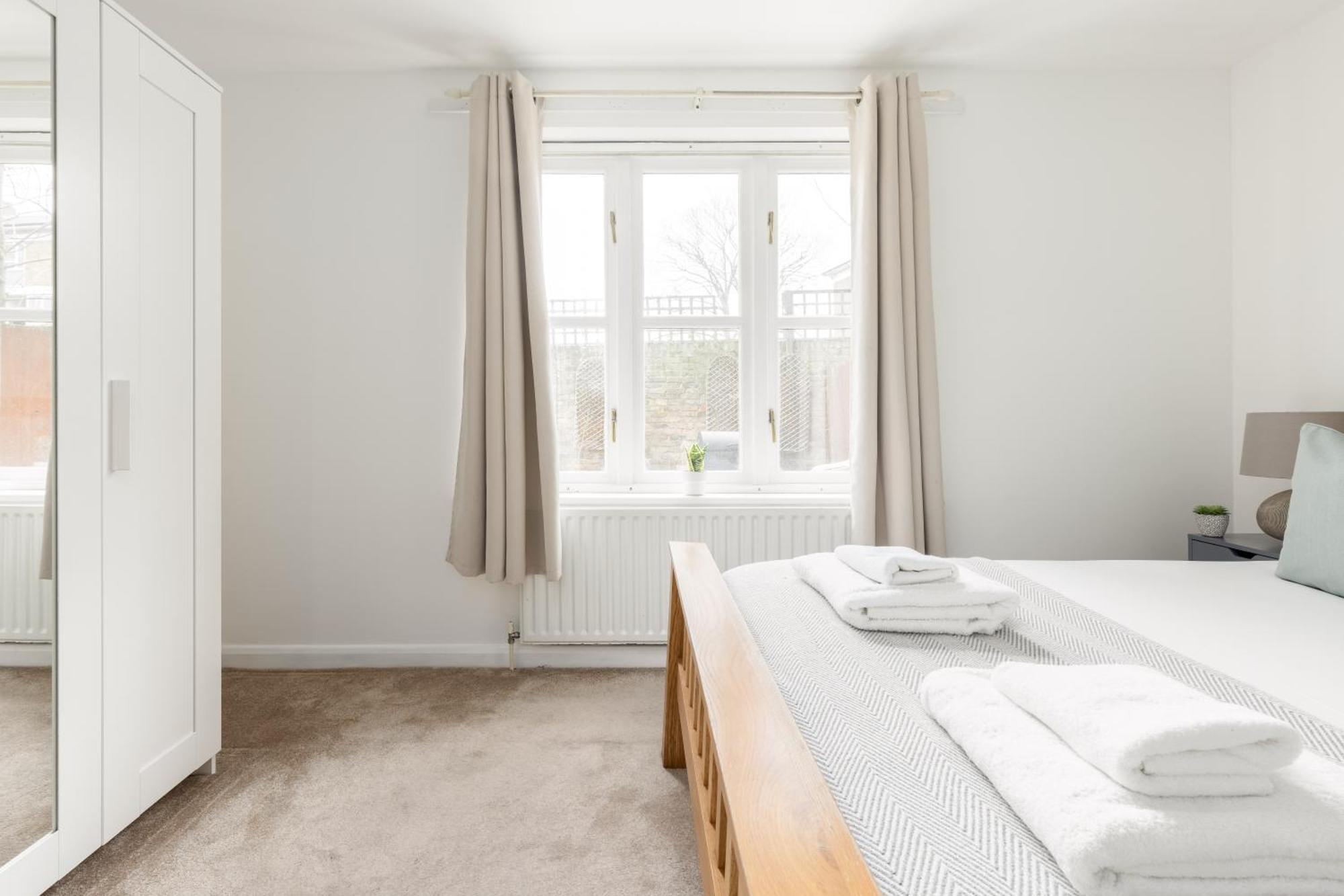 The Clapham Terraced House Apartment *