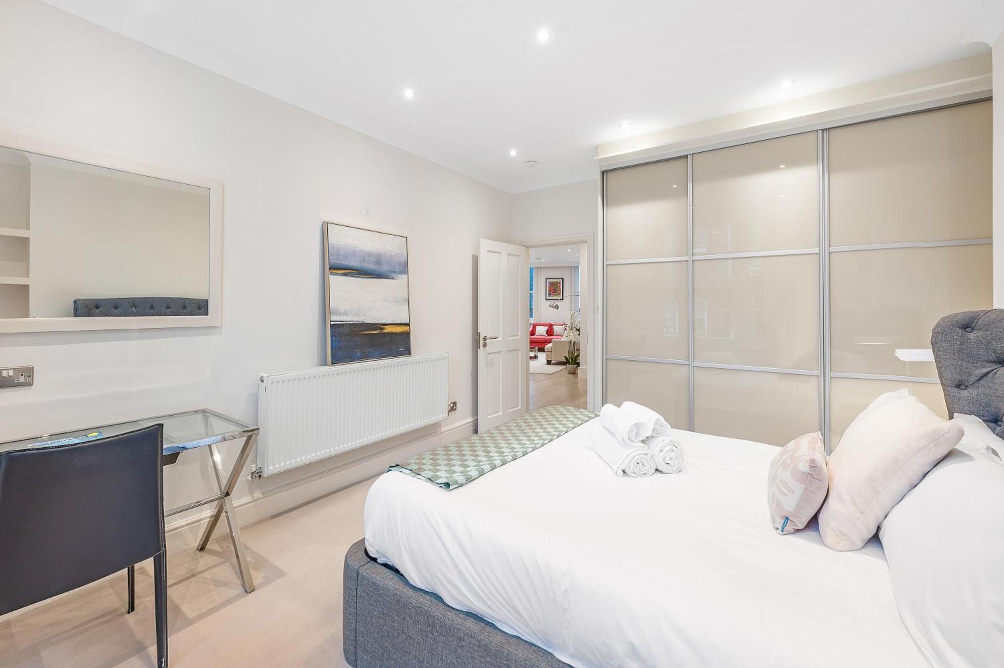 Apartment Casa Italia Near Hyde Park & Kensington High Street - Wifi & Washing Machine - Free Luggage Storage Available Nearby London