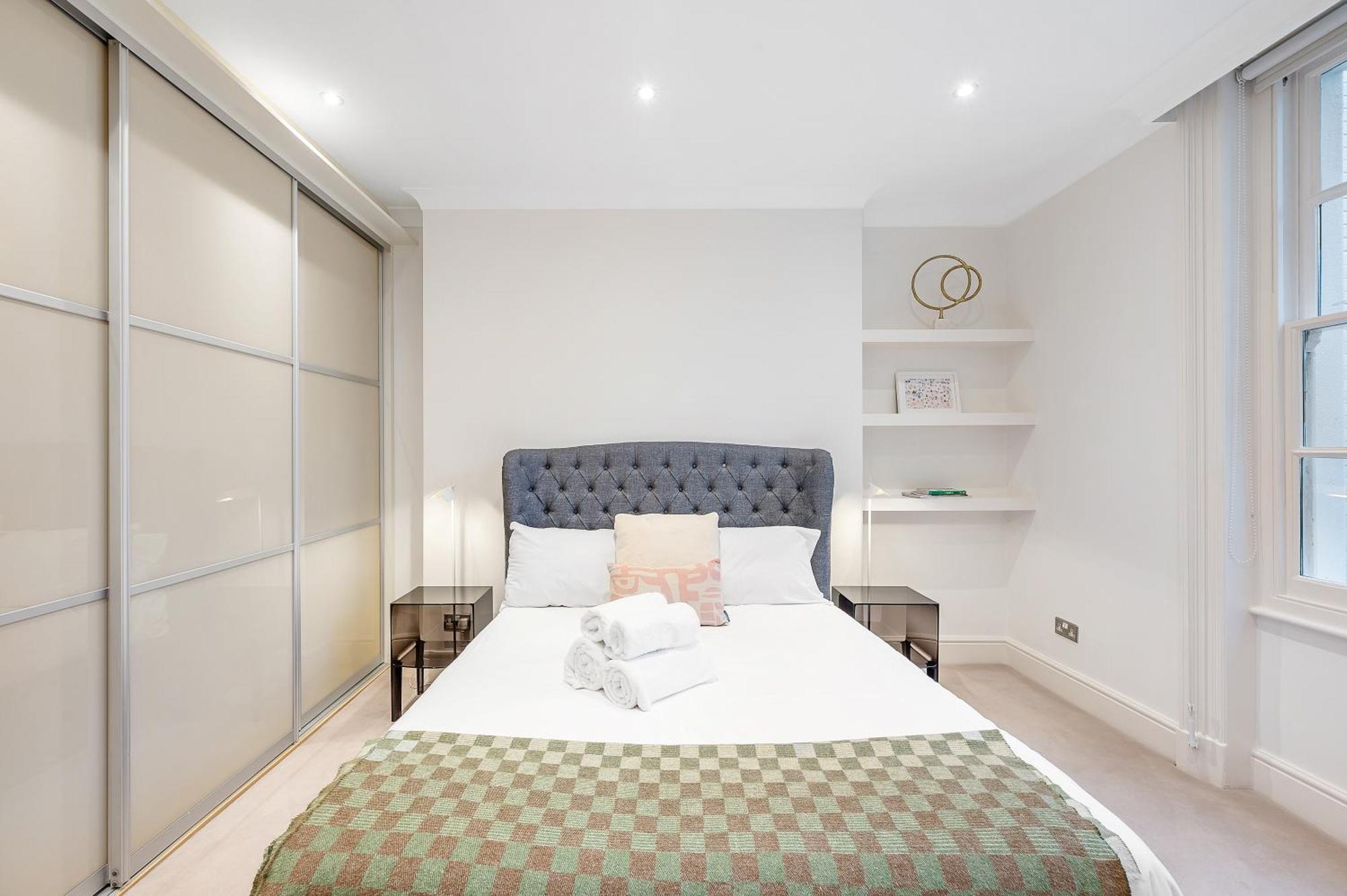 Casa Italia Near Hyde Park & Kensington High Street - Wifi & Washing Machine - Free Luggage Storage Available Nearby