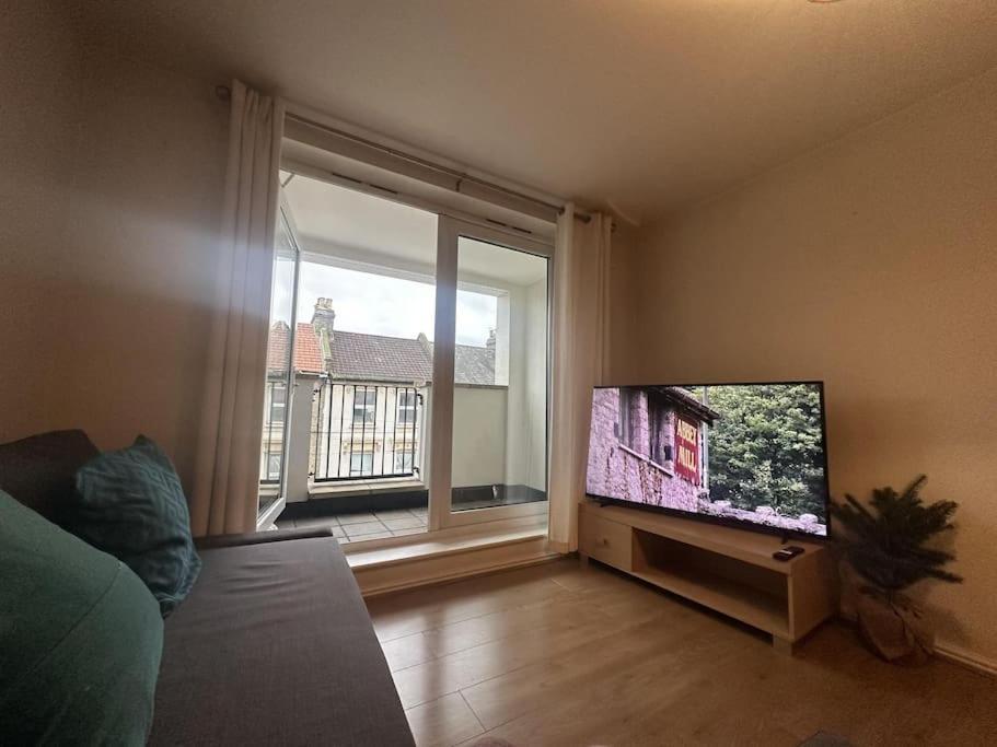 Remarkable 2-bed In Apartment