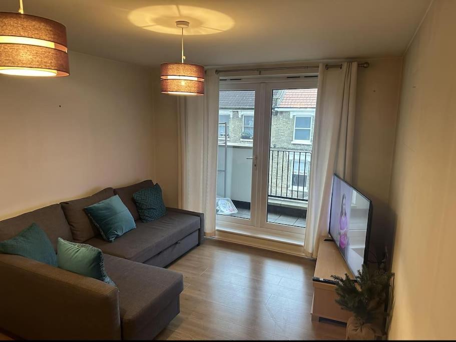 Remarkable 2-bed In Apartment London