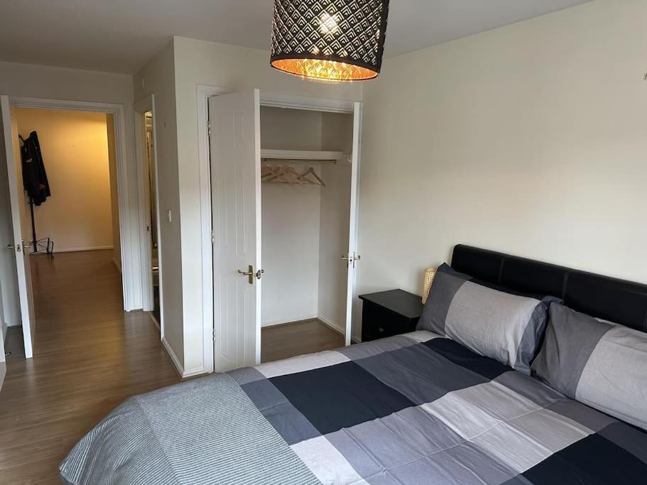 Remarkable 2-bed In Apartment *