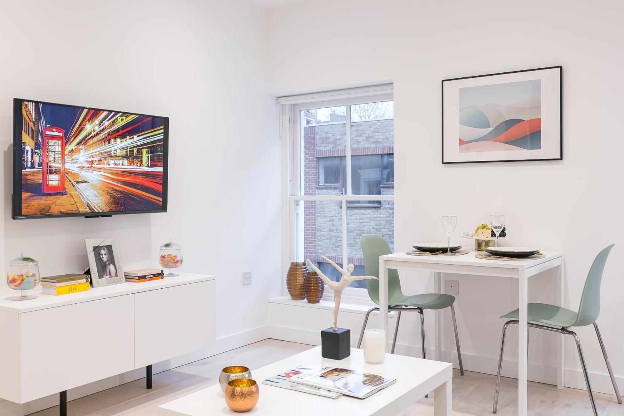 Urban Chic - Marine Apartment London