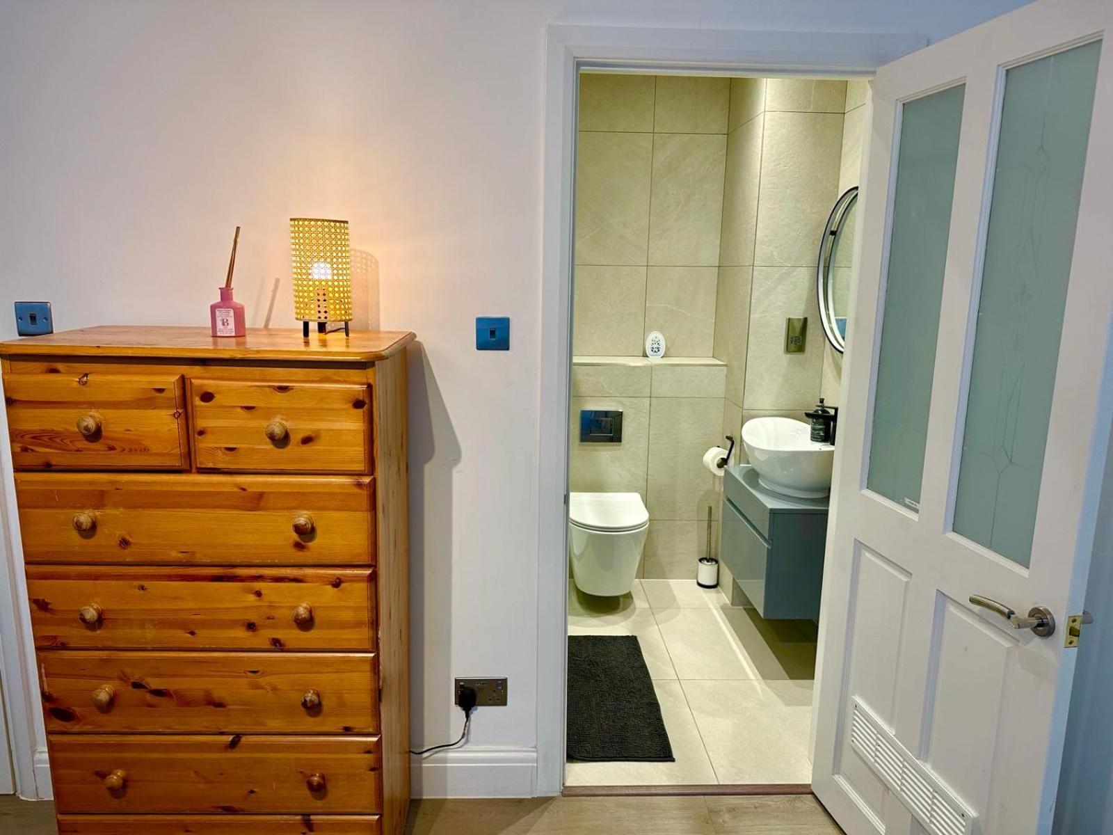 Spacious 1br Flat With Private Bath And Kitchen In Canary Wharf 2 *