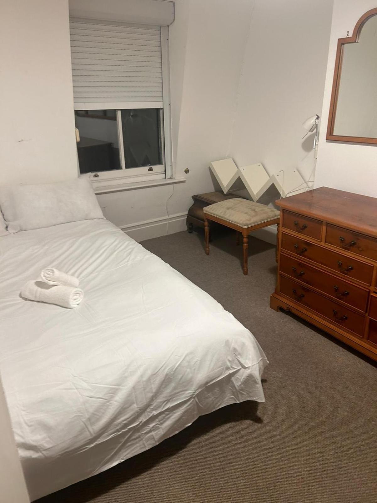 3 Bedroom Top Floor Kensington Apartment London