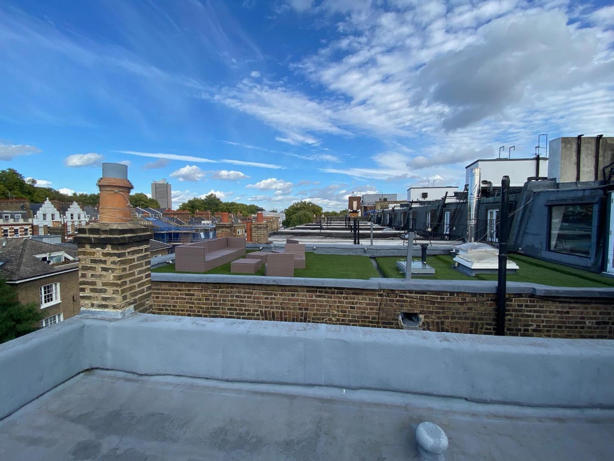 3 Bedroom Top Floor Kensington Apartment *