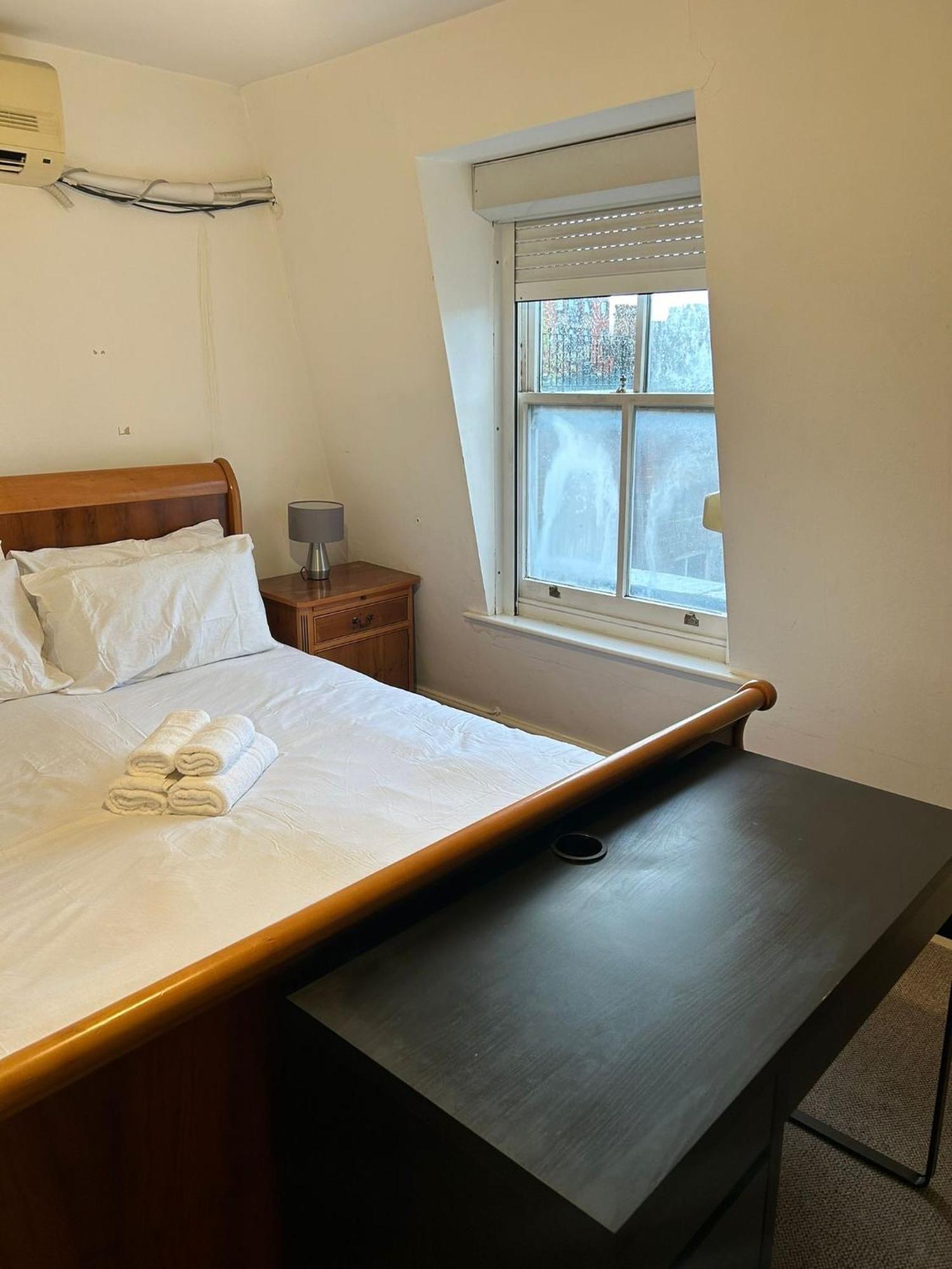 3 Bedroom Top Floor Kensington Apartment