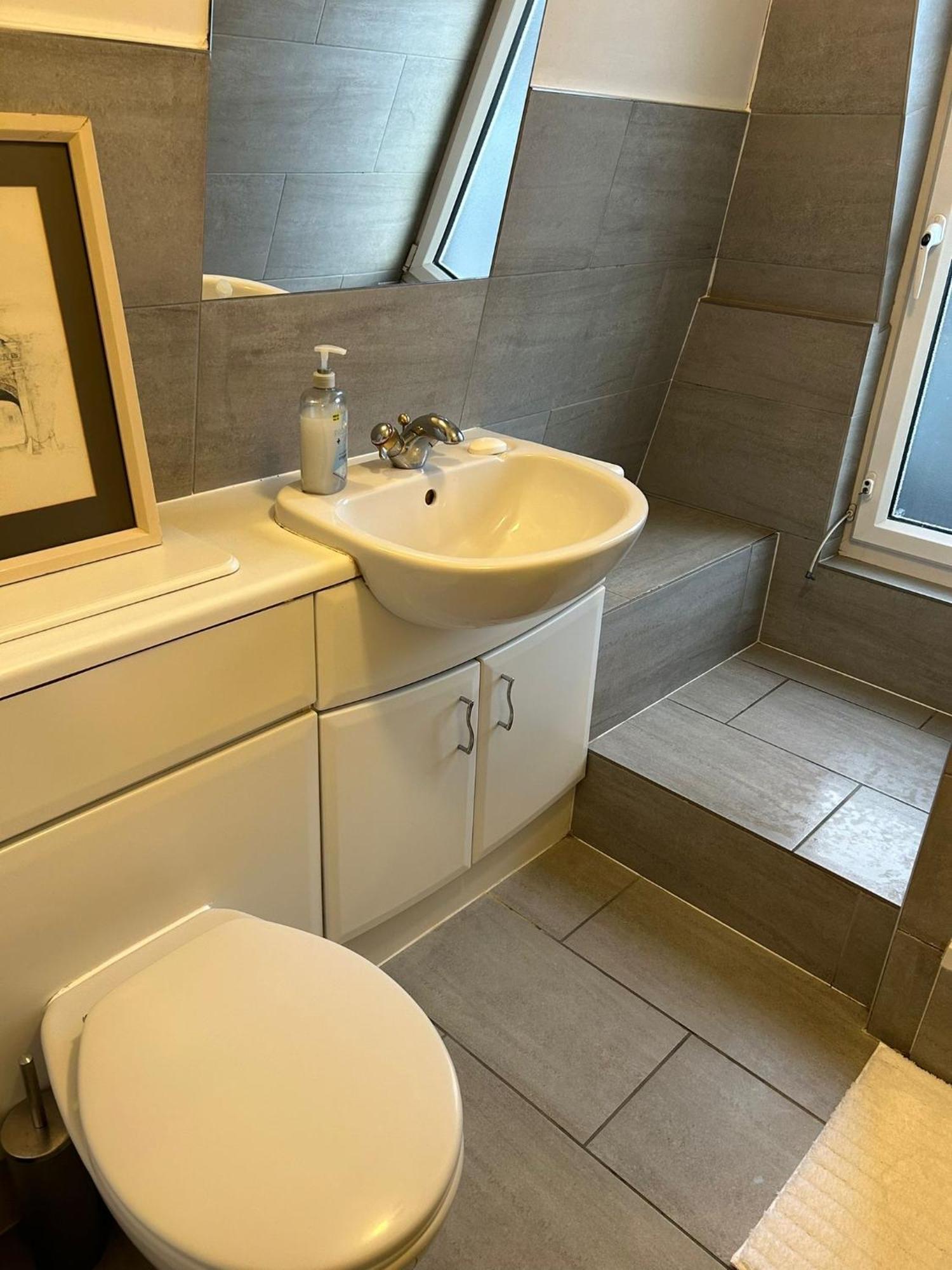 3 Bedroom Top Floor Kensington Apartment *