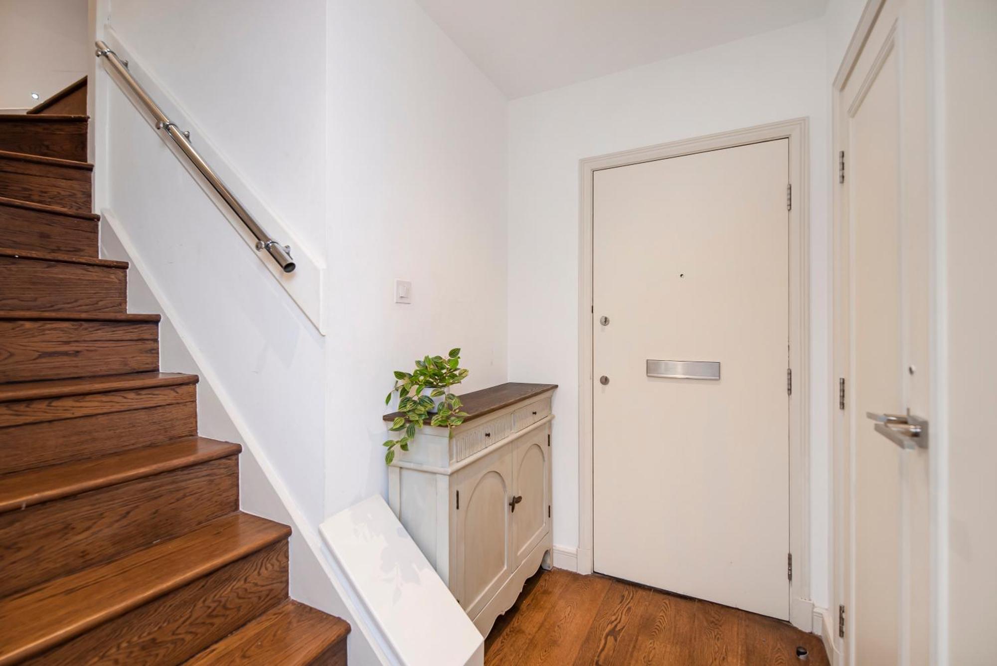 Apartment 2 Bed Maissonette London