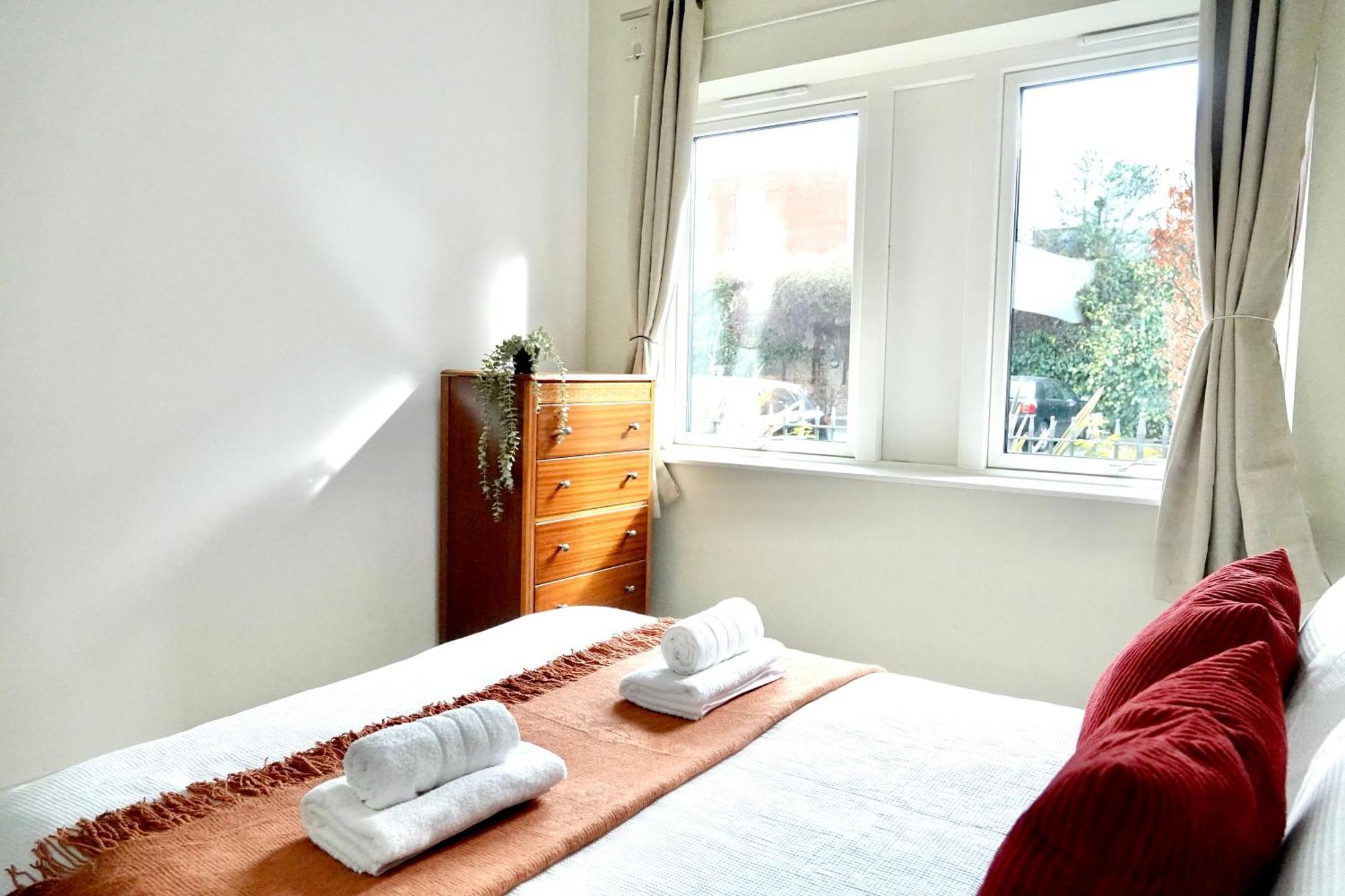 Luxury, Spacious 2 Bed Flat In Leilighet *