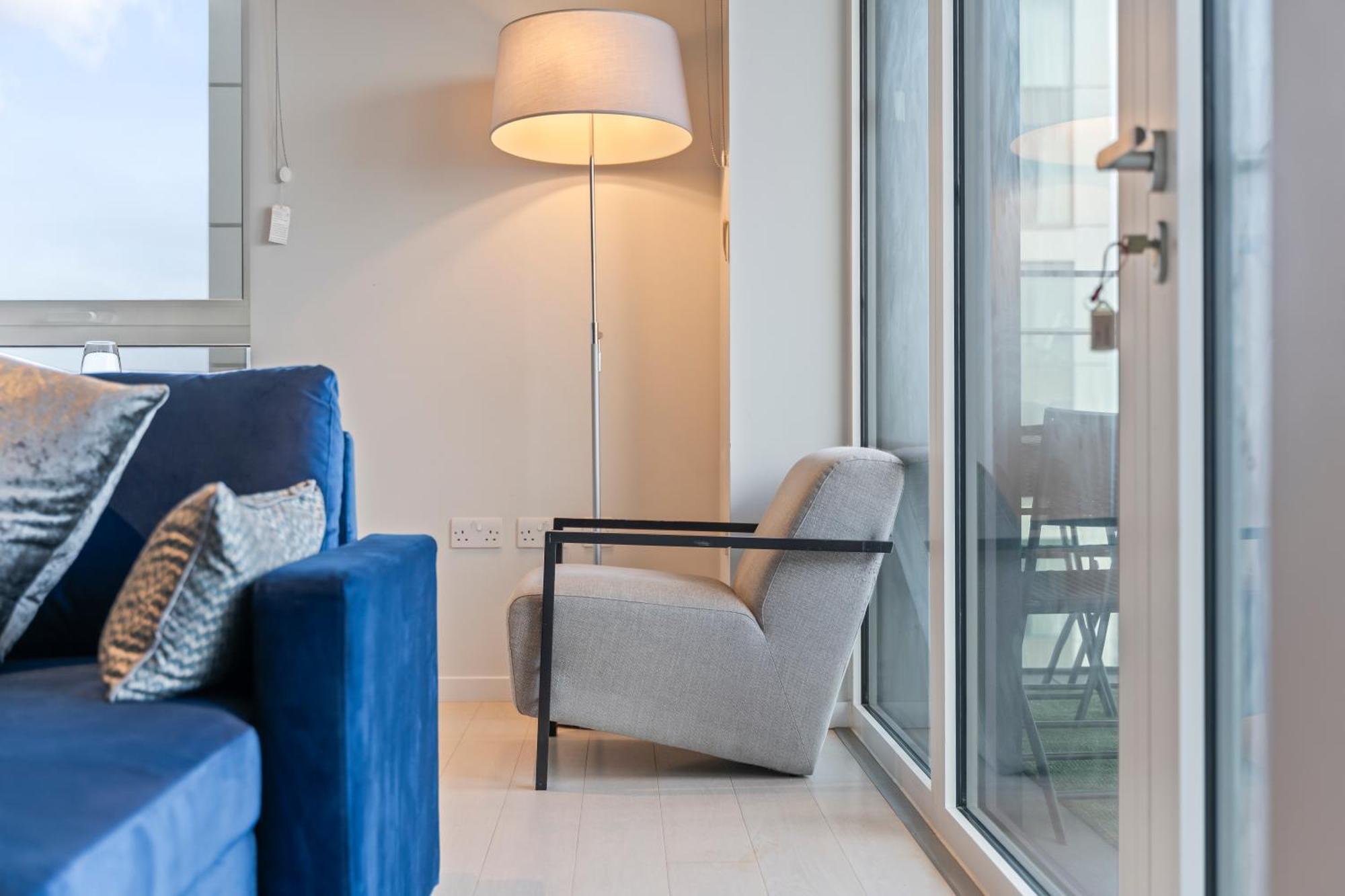 Elegant 2br Flat On 20th Floor Near Many Attractions * London