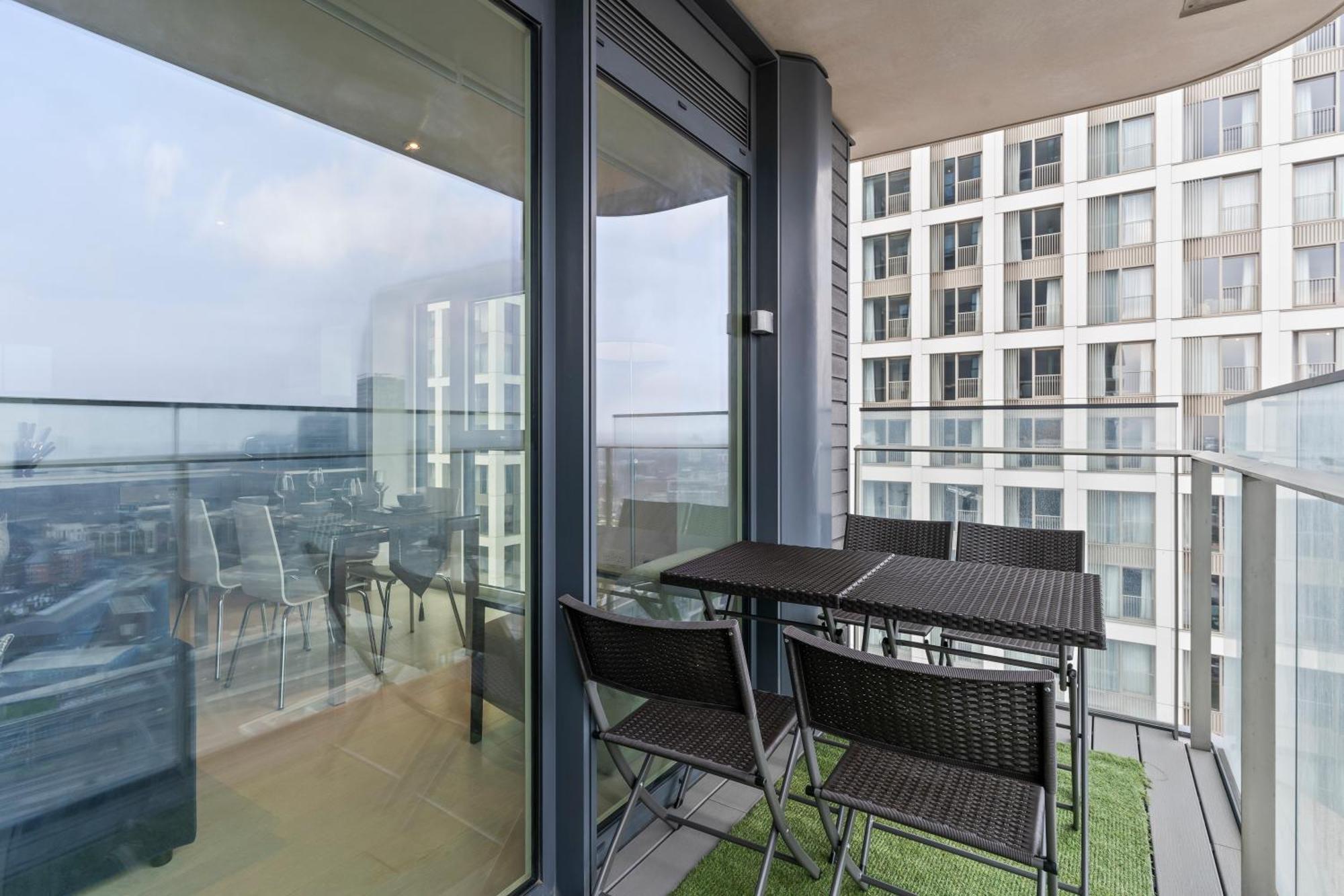 Elegant 2br Flat On 20th Floor Near Many Attractions Apartment London