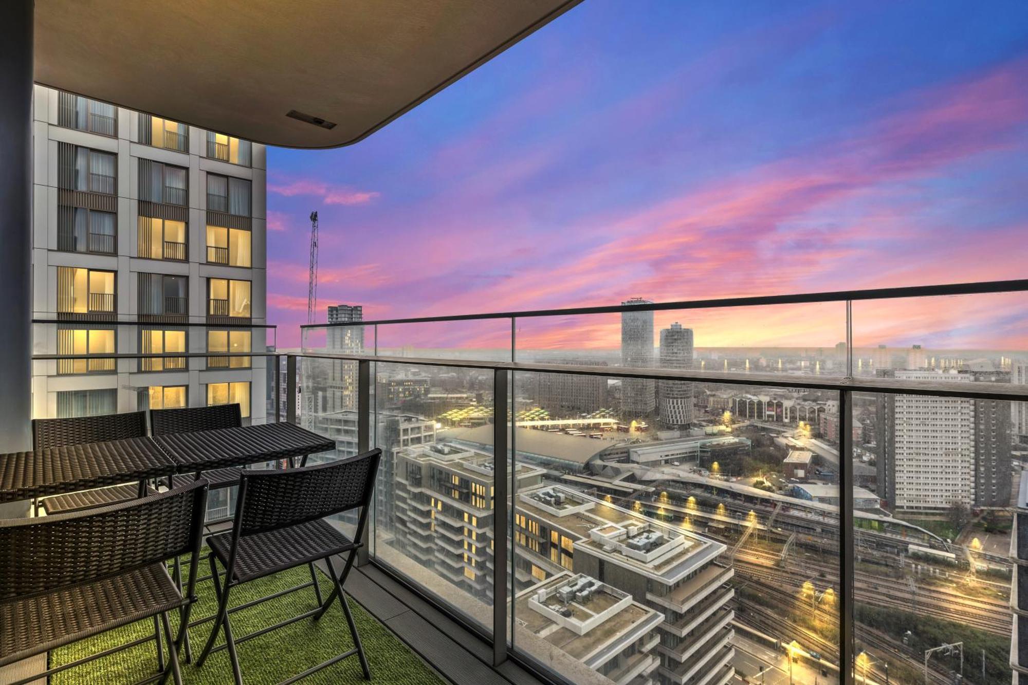 Elegant 2br Flat On 20th Floor Near Many Attractions Apartment