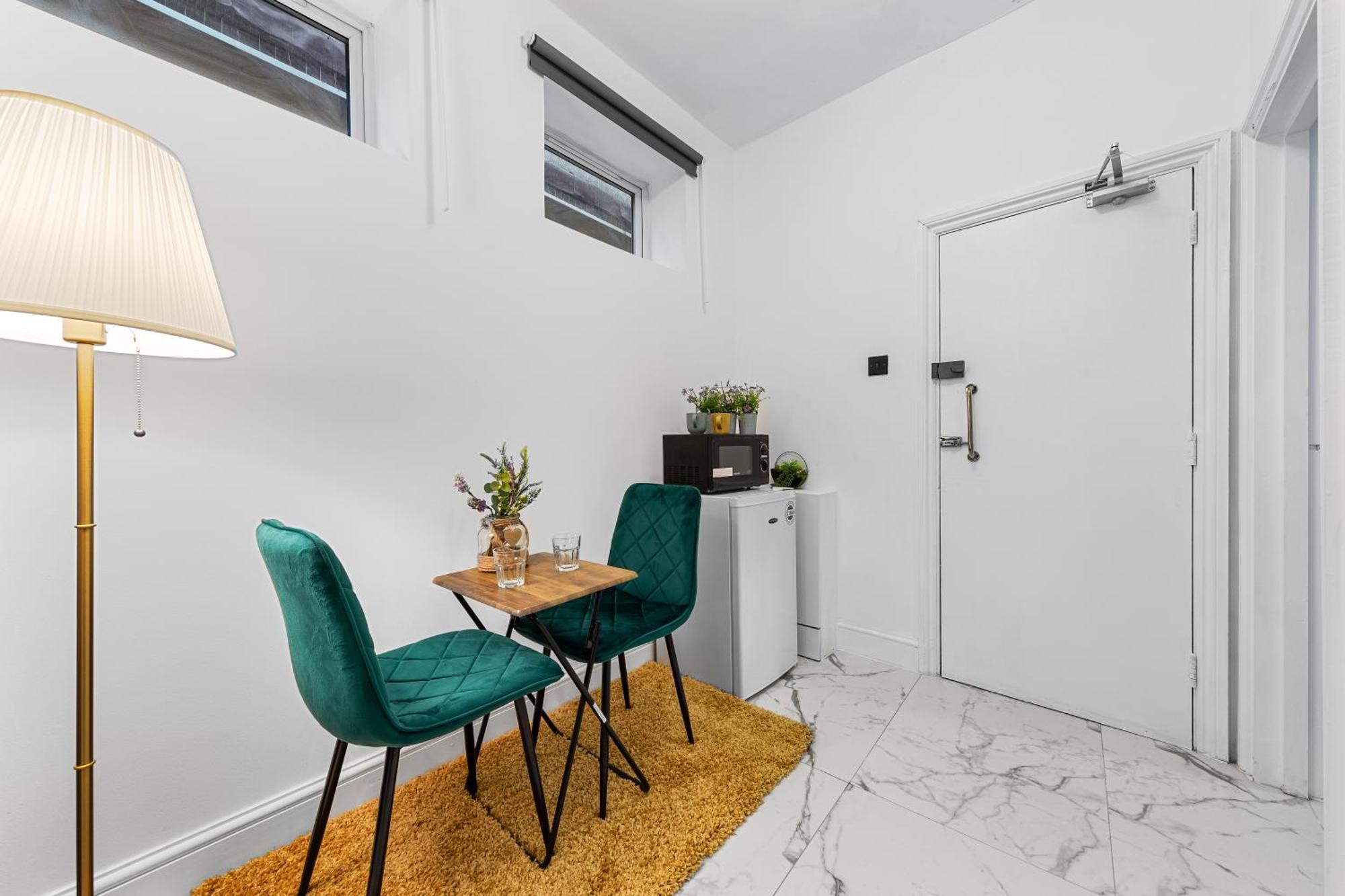 Apartment Serviced Modern Flat - Sleeps 2 - Good Links To King Cross, Euston, Finchley Road Station - Nw3 London