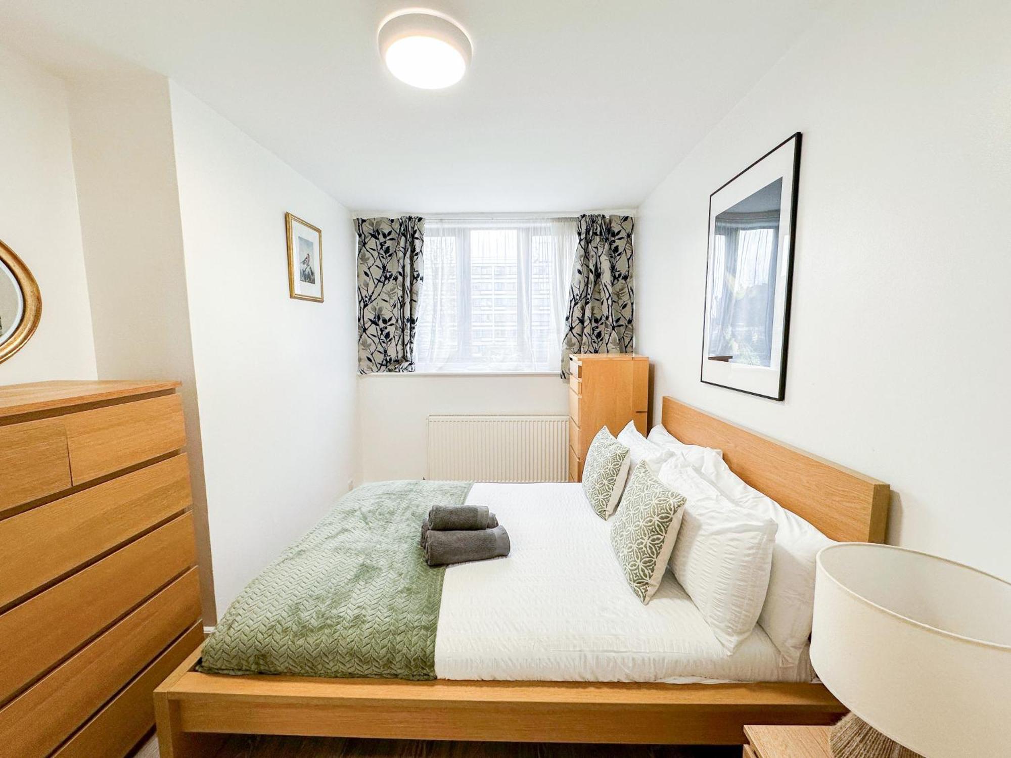 Cosy 3 Bedroom 3 Bathroom Flat With Private Garden- Maida Vale, Near Paddington Appartement Londen