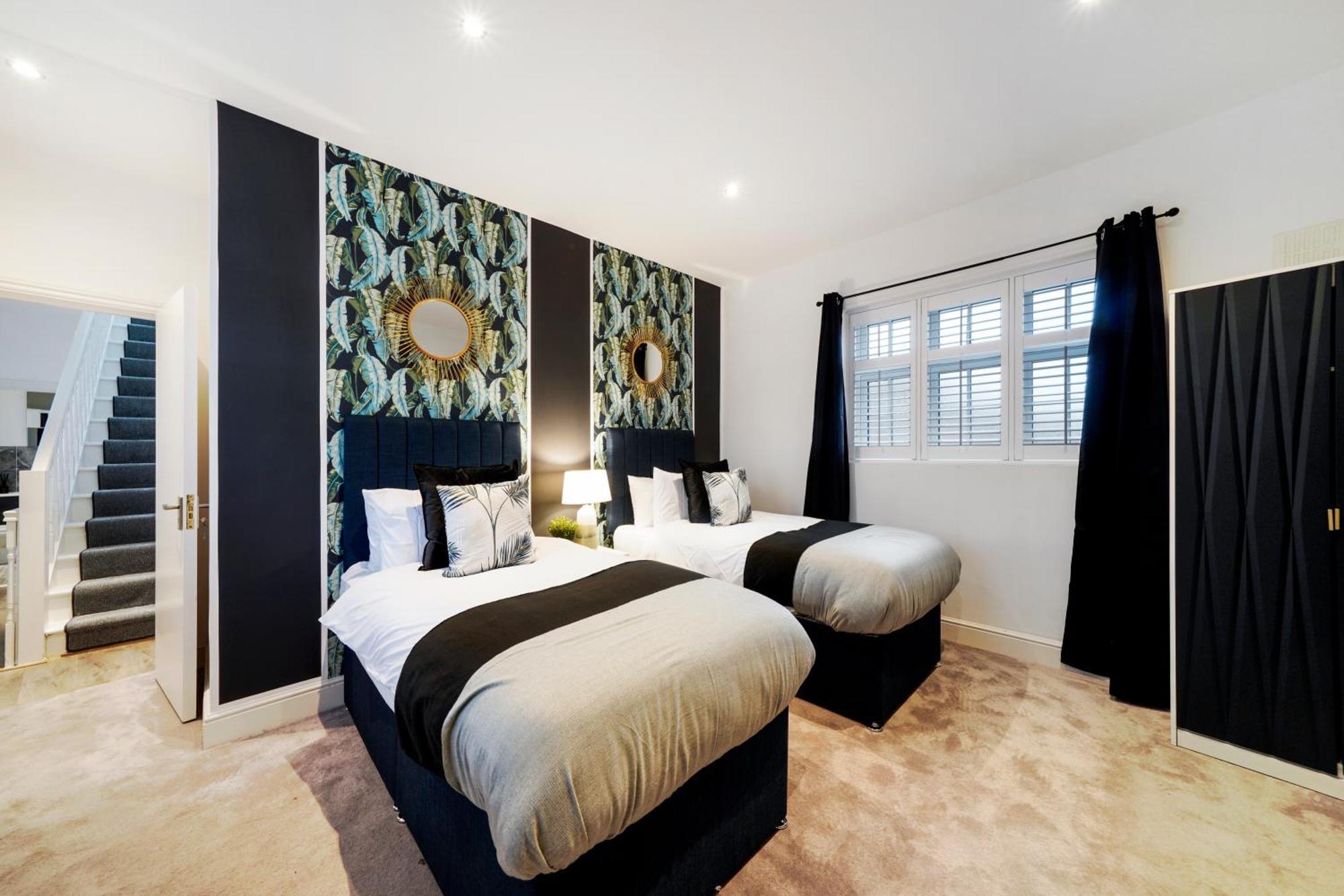 Feriehus Charming 2 Bed House - Roof Terrace & Parking London